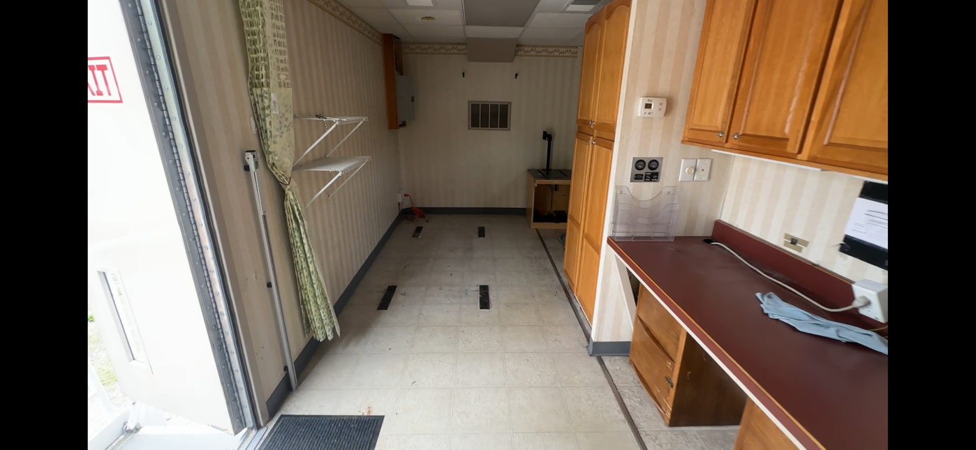 2008 STERLING Medical BOX TRUCK - Image 44