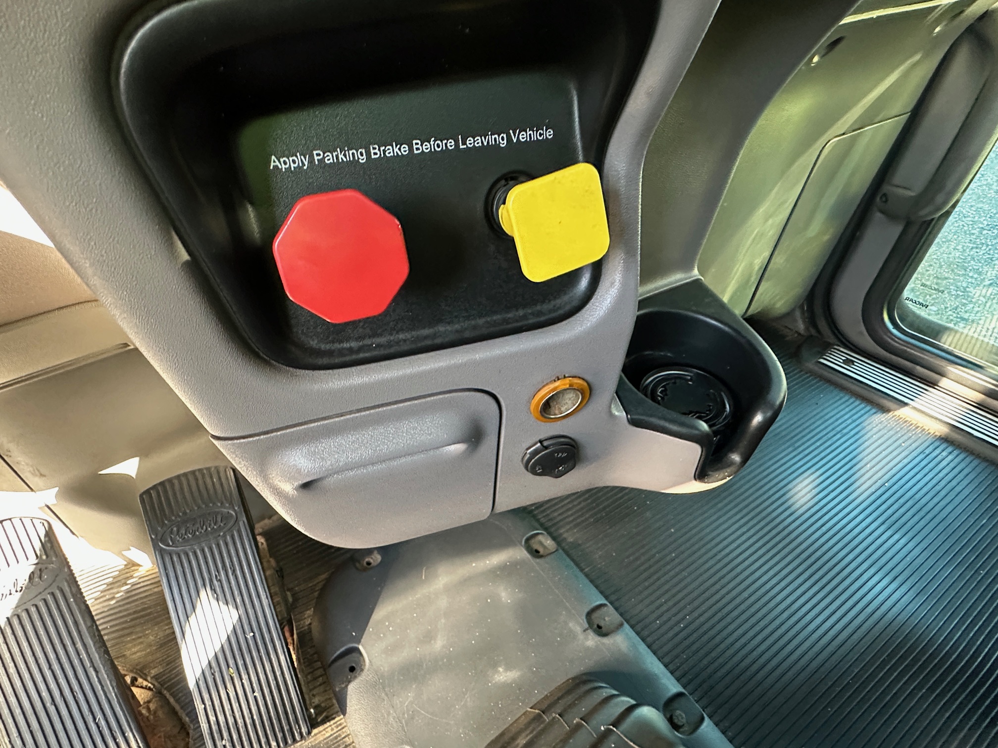 2016 PETERBILT 367 - Image 22