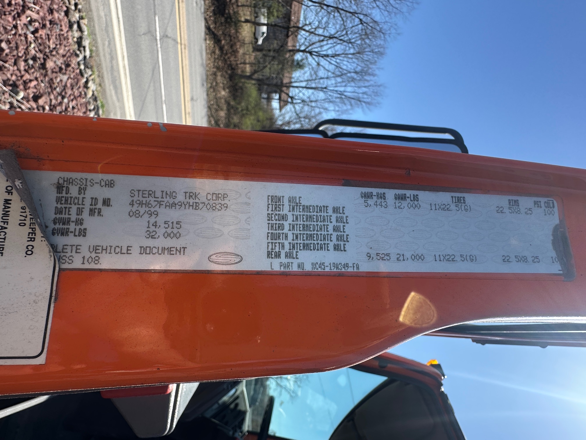 2000 STERLING SC7000 Sweeper - Image 23