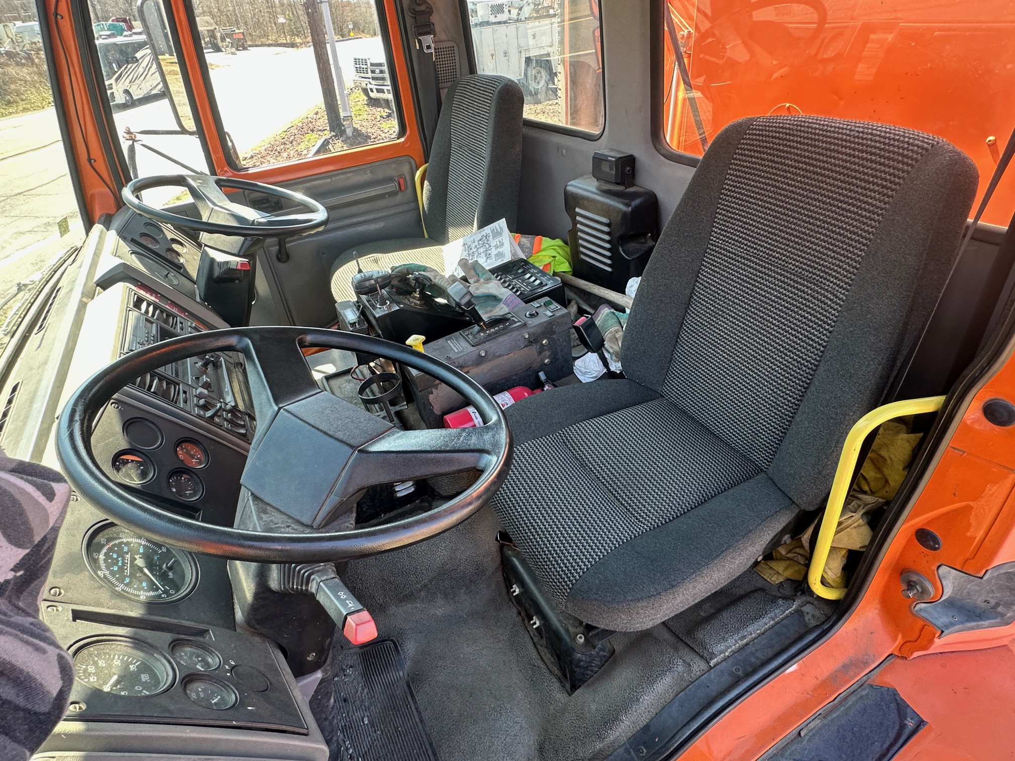 2000 STERLING SC7000 Sweeper - Image 24