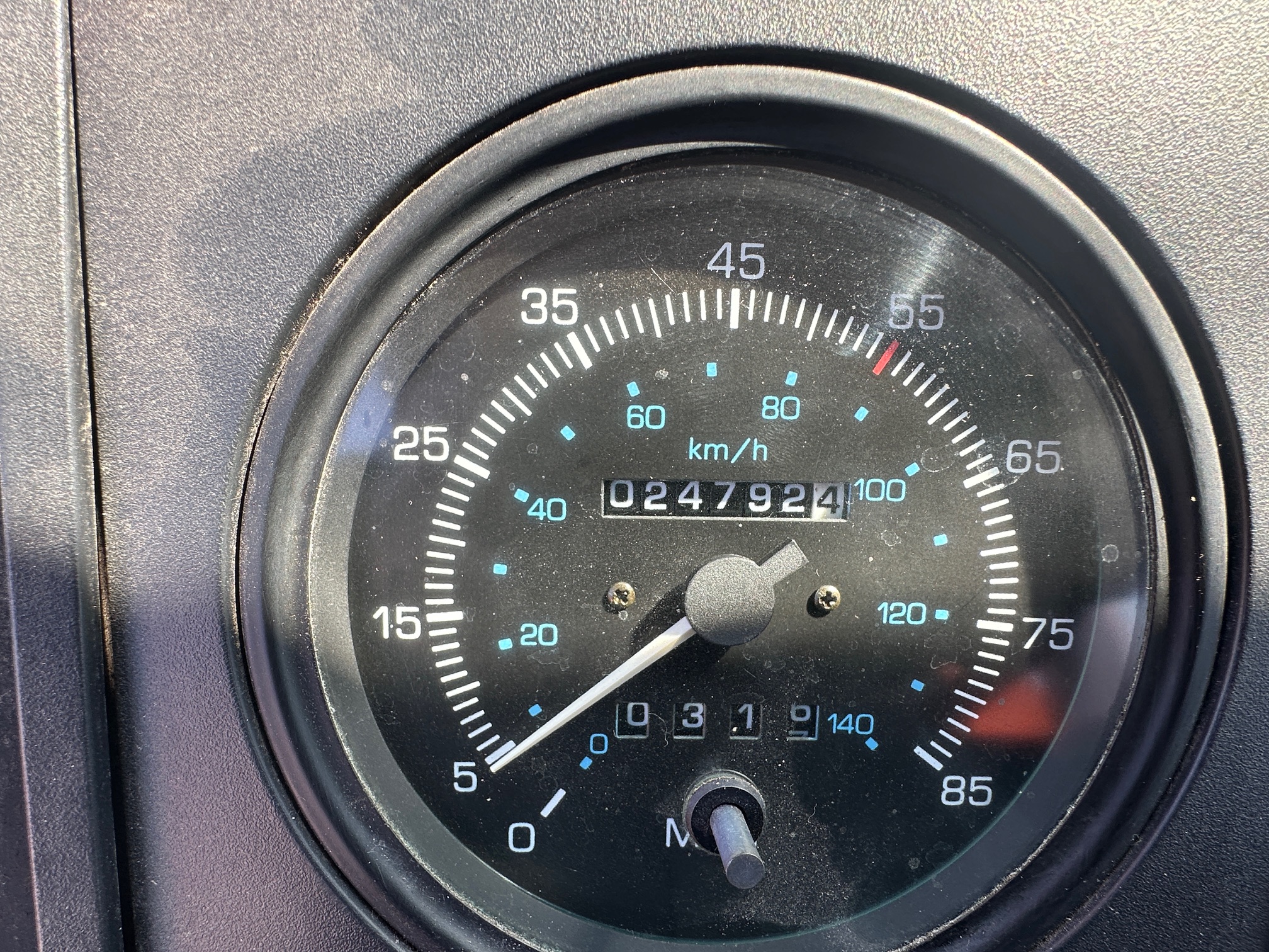 2000 STERLING SC7000 Sweeper - Image 27