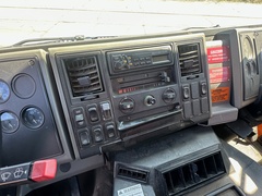 2000 STERLING SC7000 Sweeper - Image 29