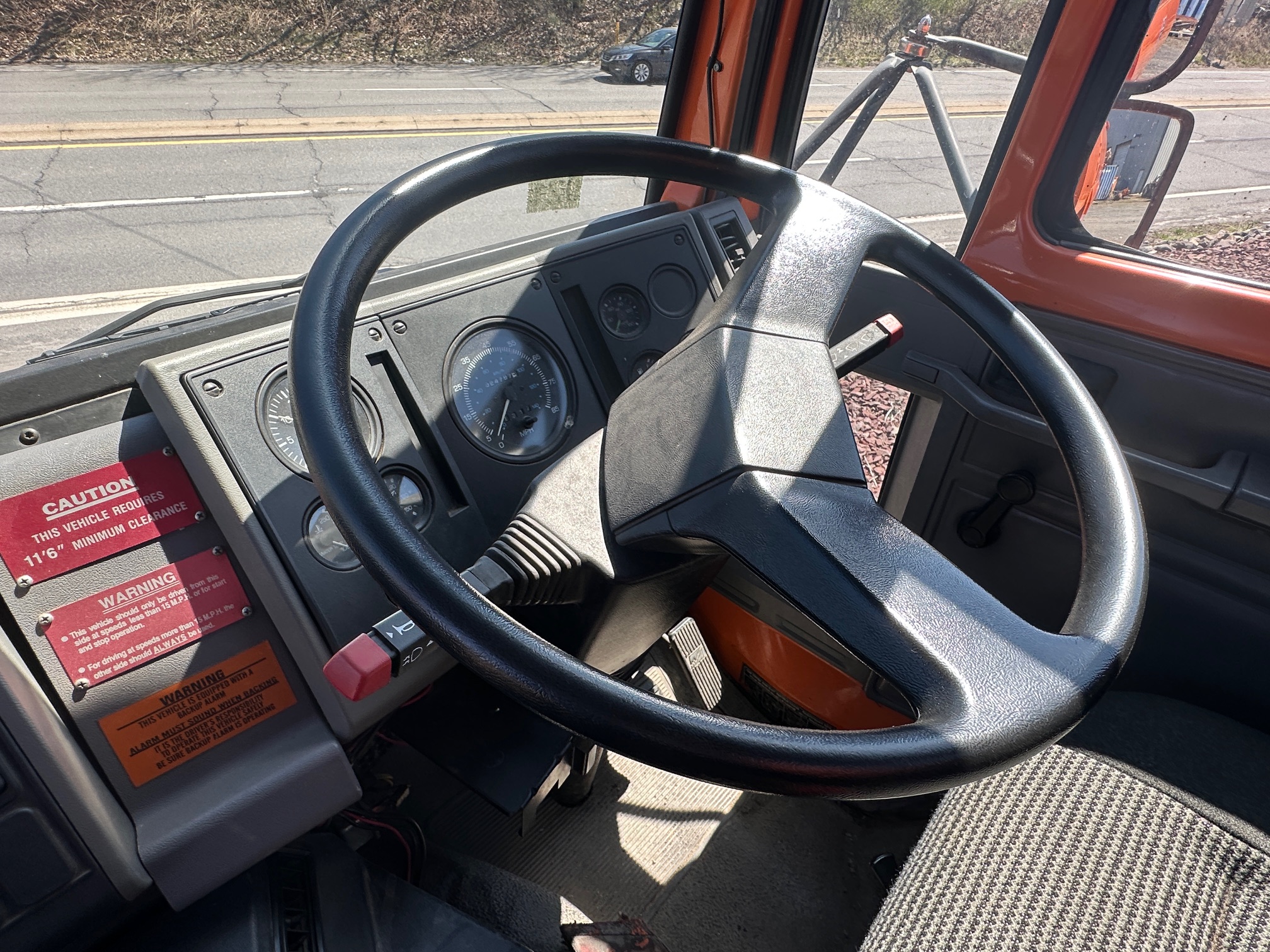 2000 STERLING SC7000 Sweeper - Image 30