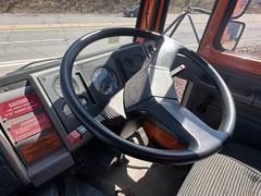 2000 STERLING SC7000 Sweeper - Image 30