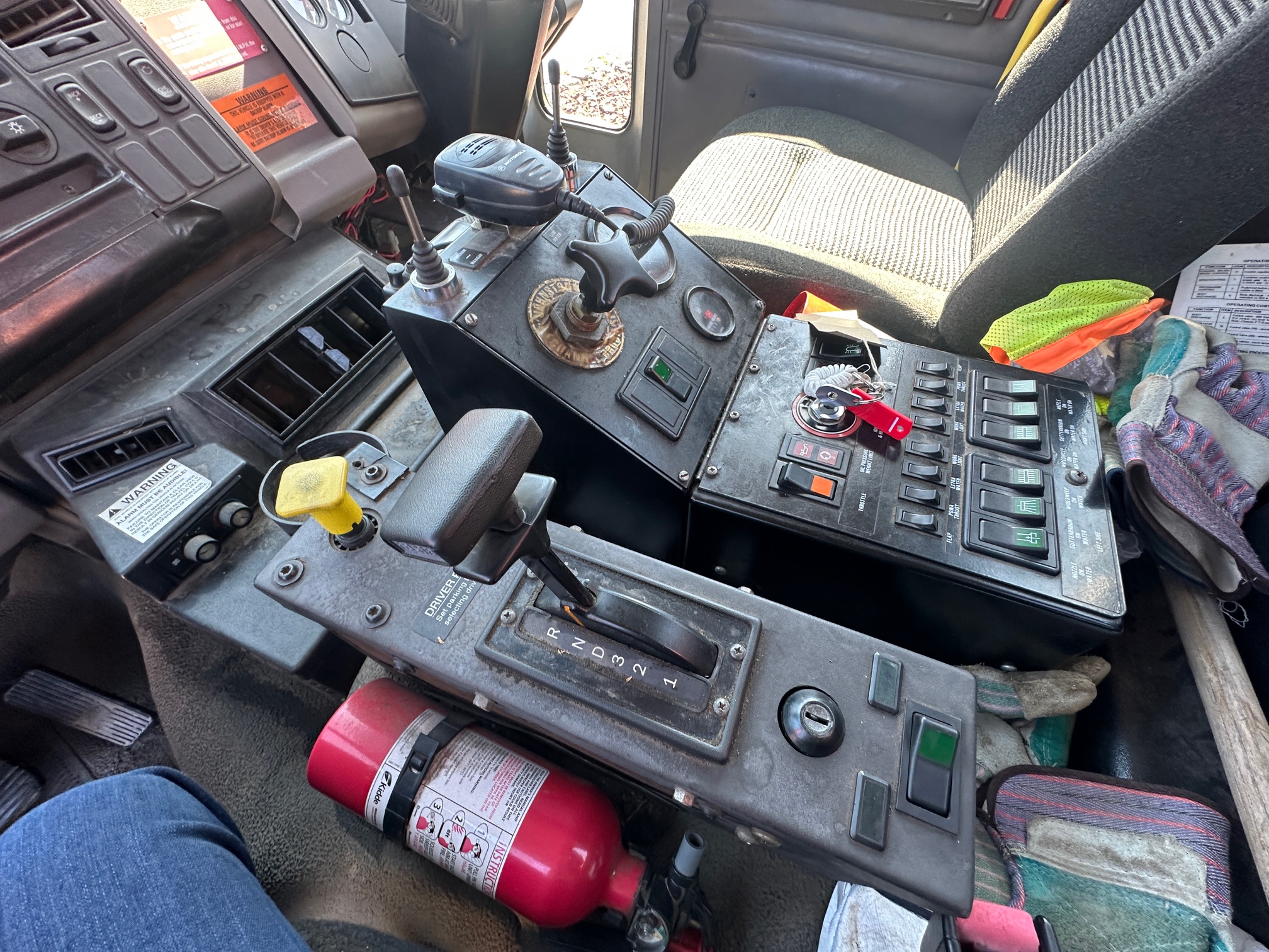 2000 STERLING SC7000 Sweeper - Image 32