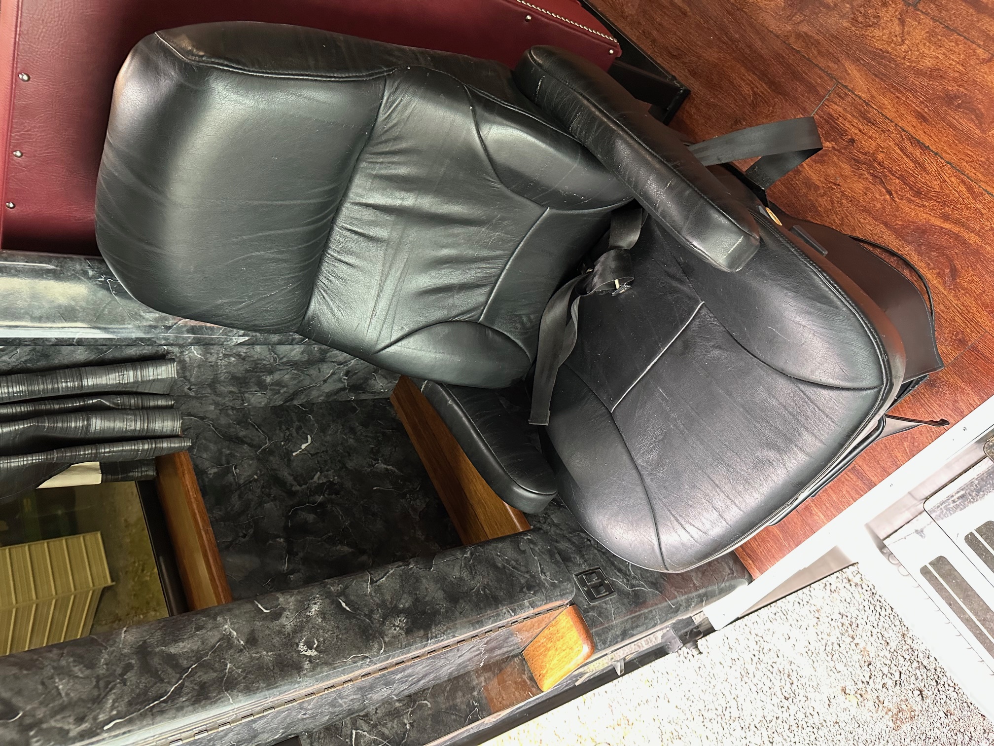 1998 PREVOST XL 45' Executive Coach - Image 12