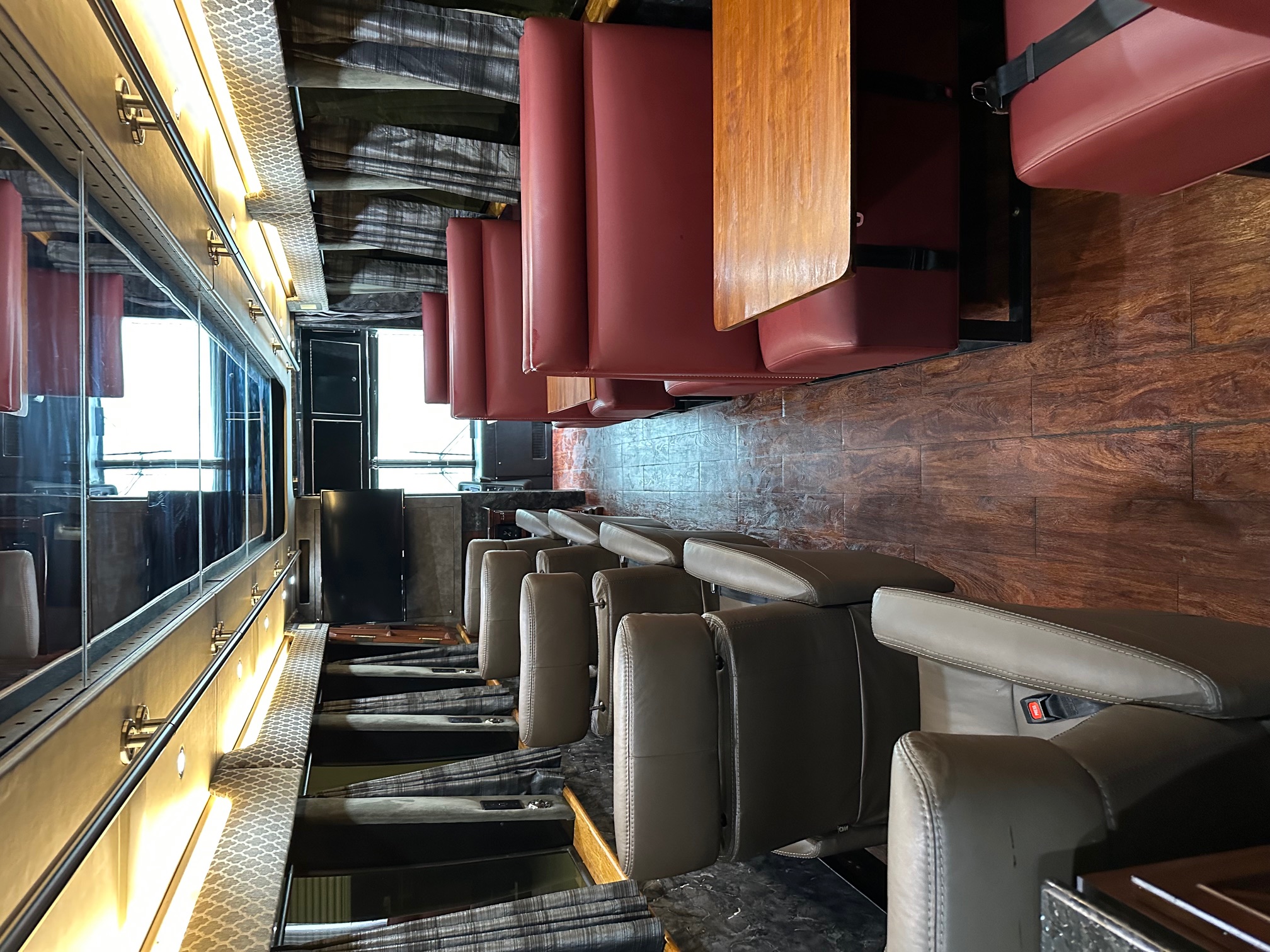 1998 PREVOST XL 45' Executive Coach - Image 8