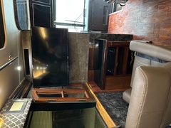 1998 PREVOST XL 45' Executive Coach - Image 13