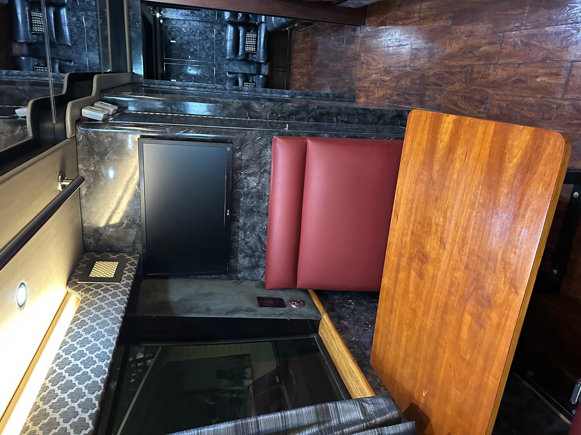 1998 PREVOST XL 45' Executive Coach - view 7 of 29