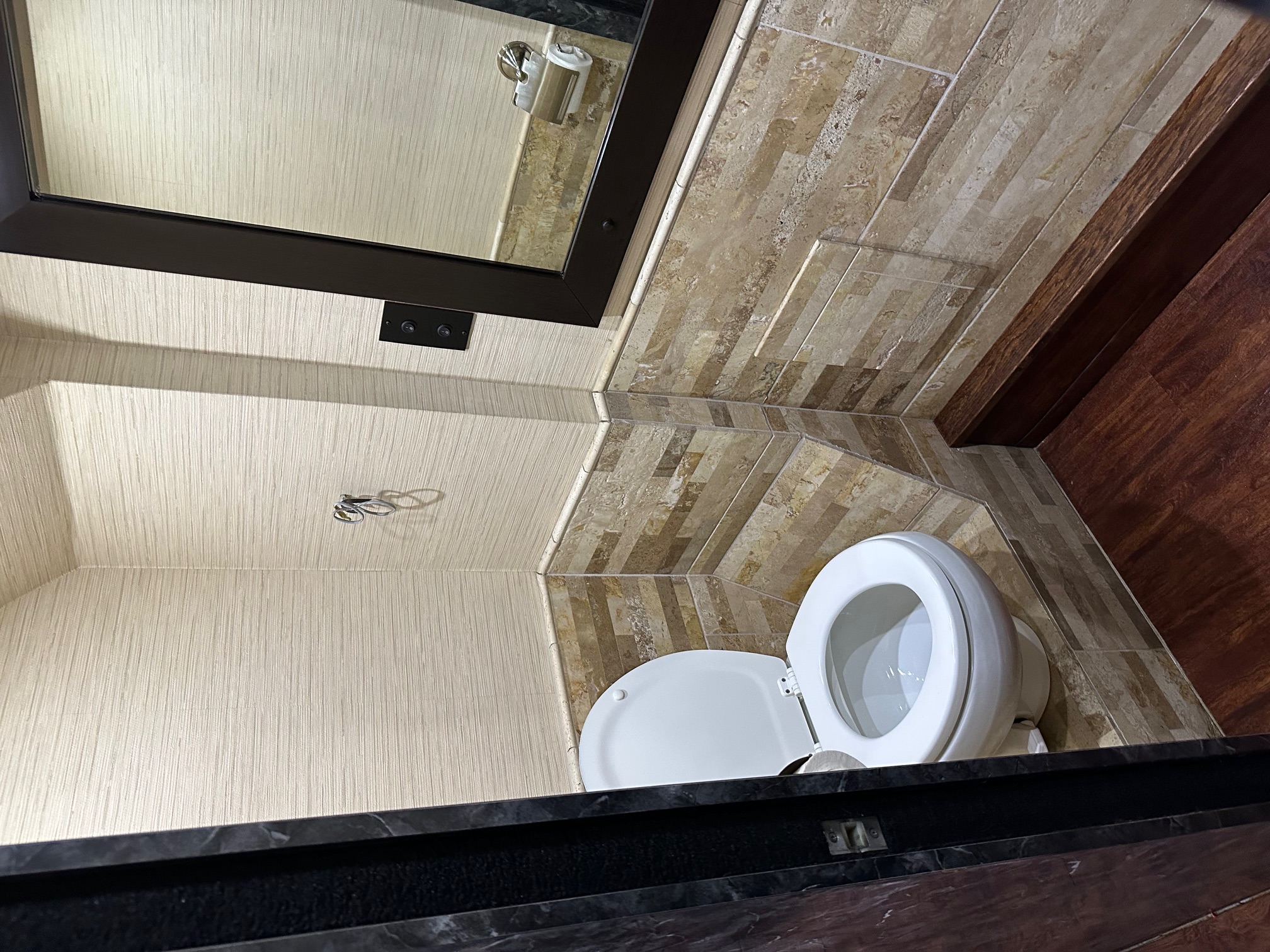 1998 PREVOST XL 45' Executive Coach - Image 14