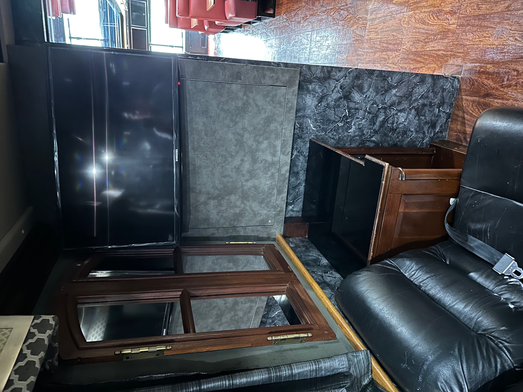 1998 PREVOST XL 45' Executive Coach - Image 16