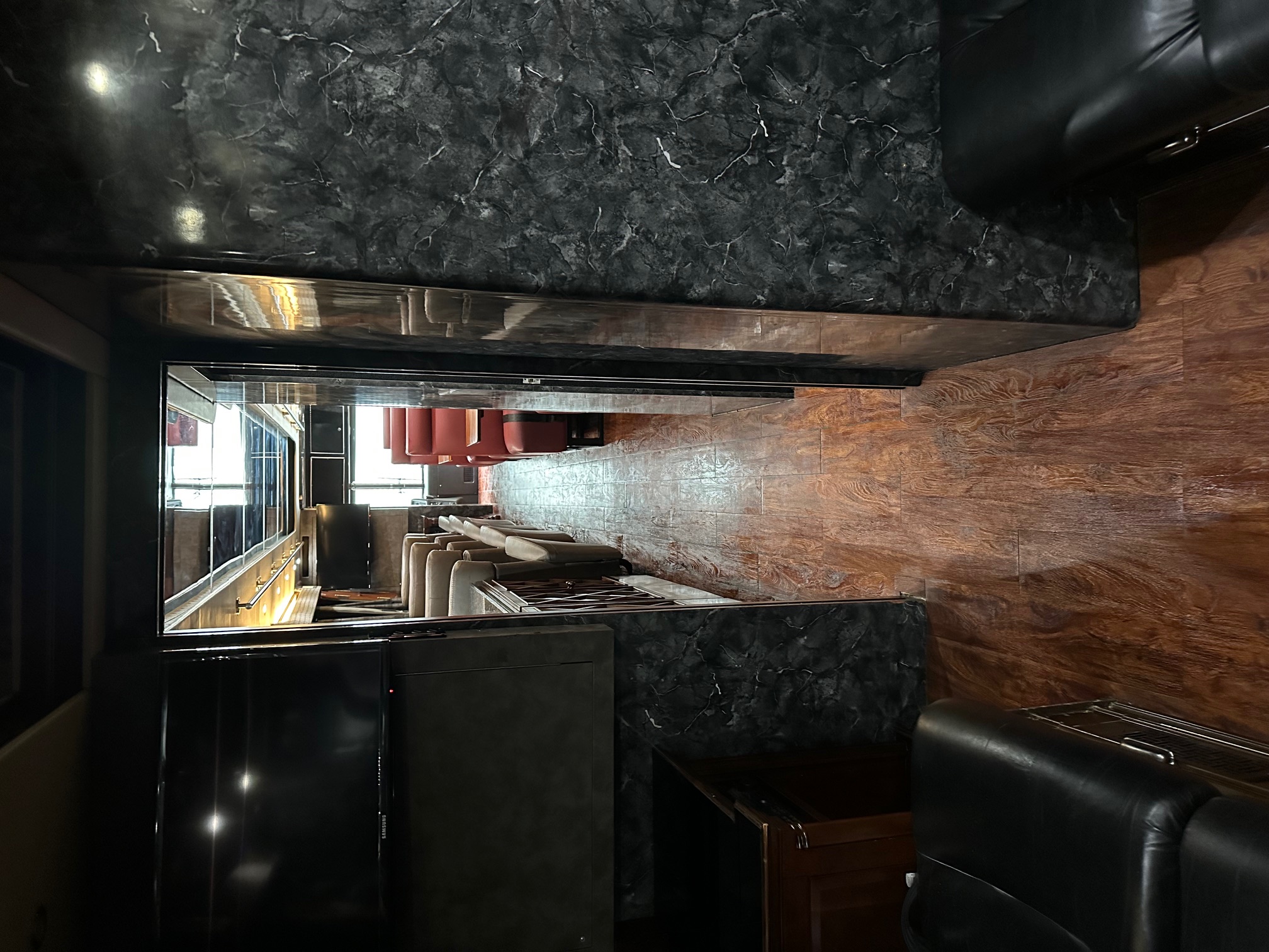 1998 PREVOST XL 45' Executive Coach - view 9 of 29