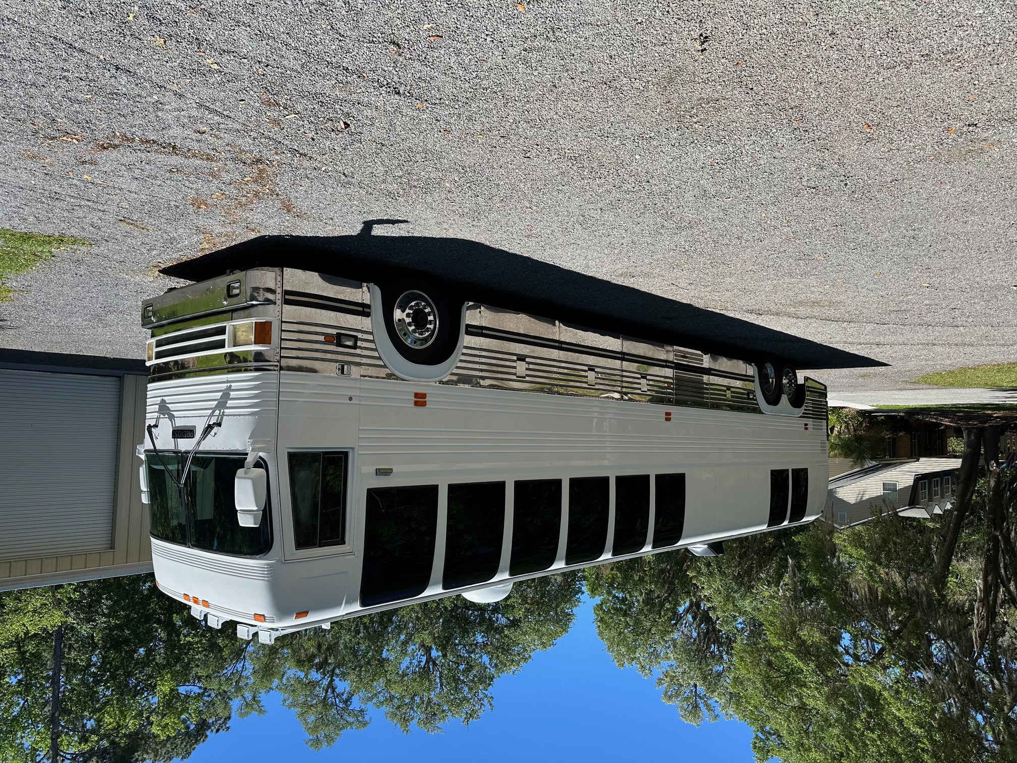 1998 PREVOST XL 45' Executive Coach - Image 2