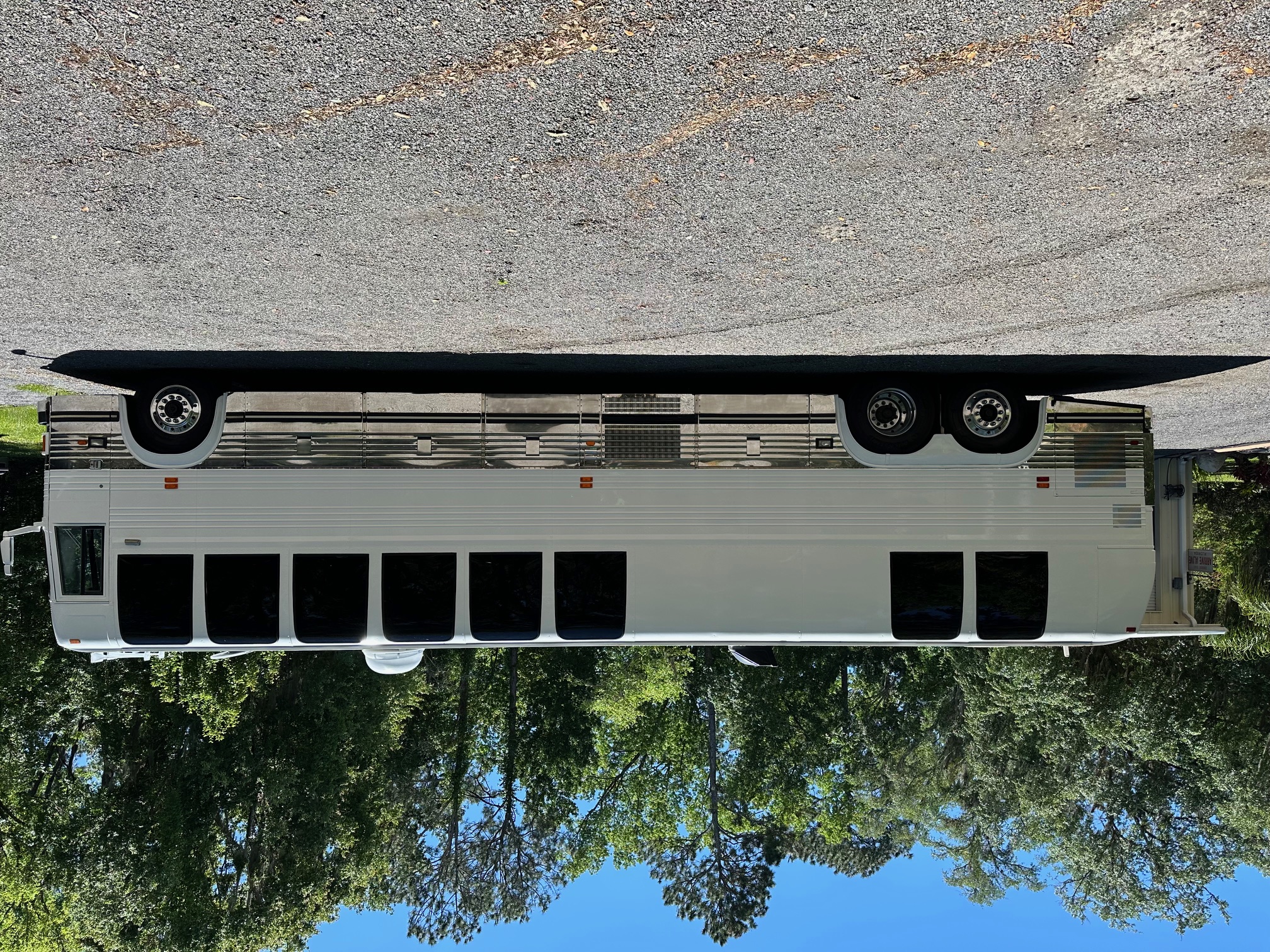 1998 PREVOST XL 45' Executive Coach - view 3 of 29