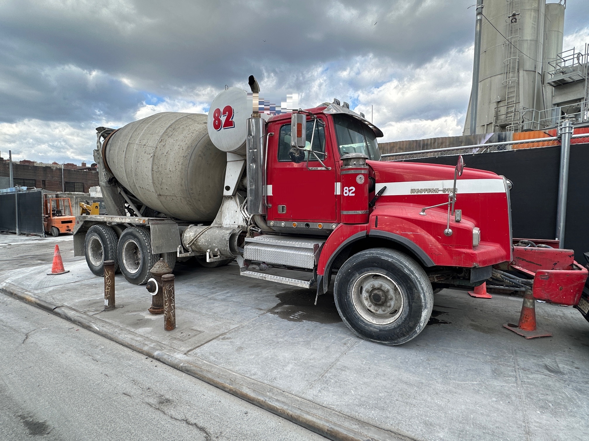 2005 WESTERN STAR Rear Mixer - view 1 of 40