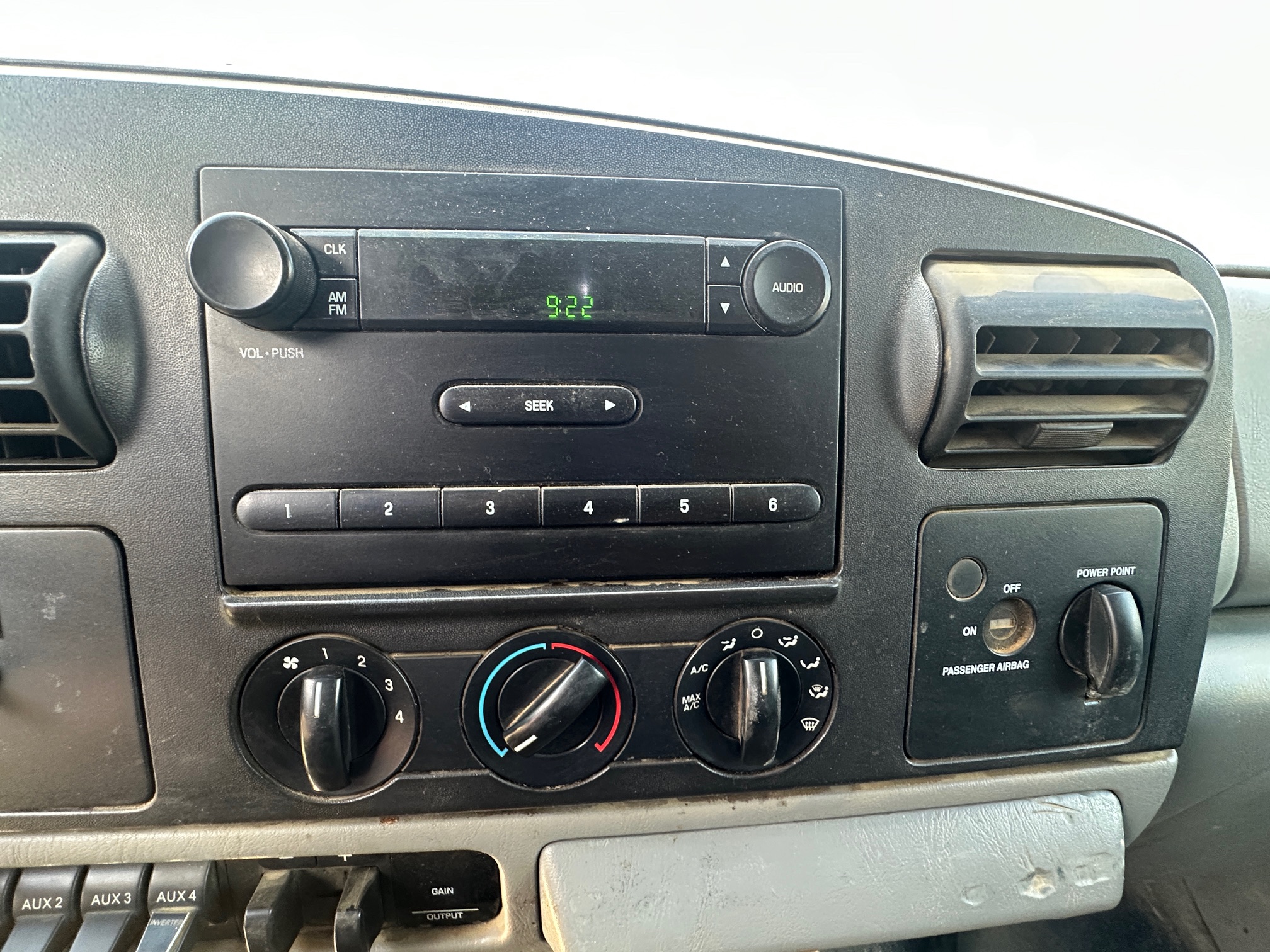 2006 FORD F450 Service Truck - view 19 of 39