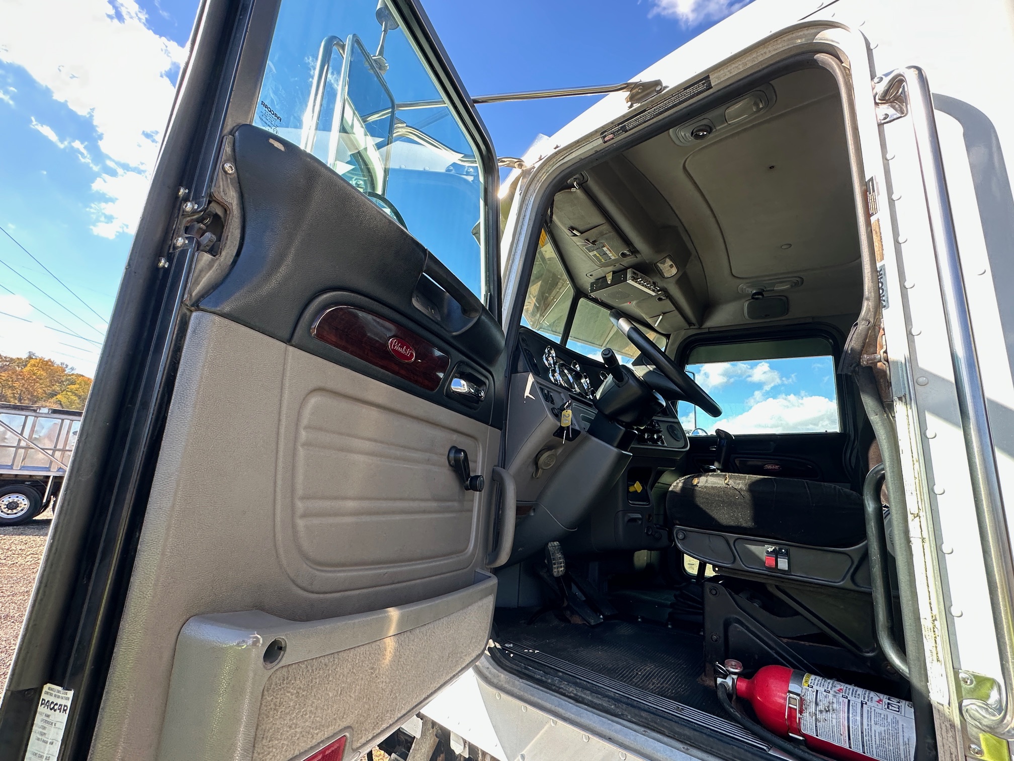 2016 PETERBILT 365 - Image 22