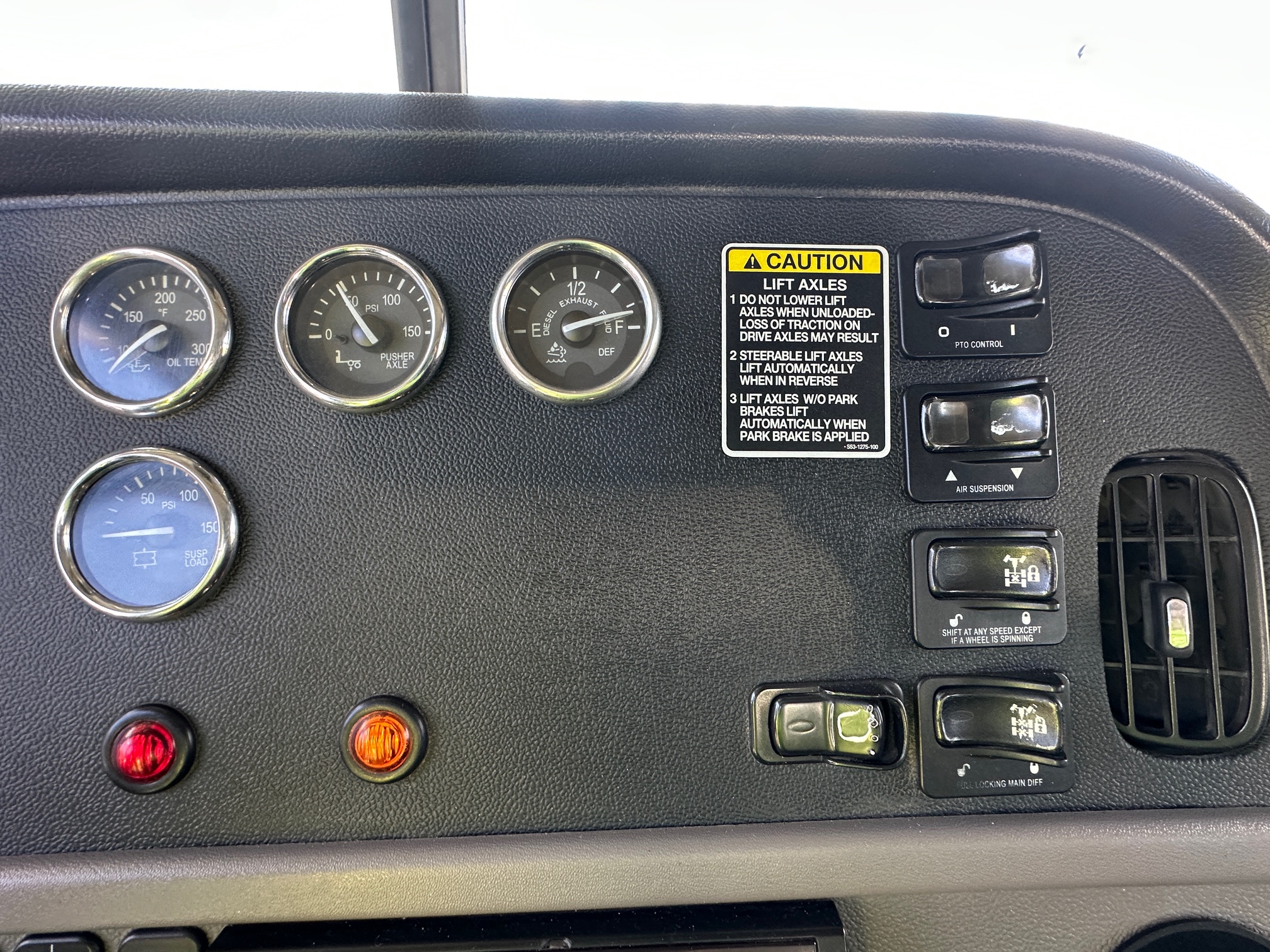 2016 PETERBILT 365 - Image 25