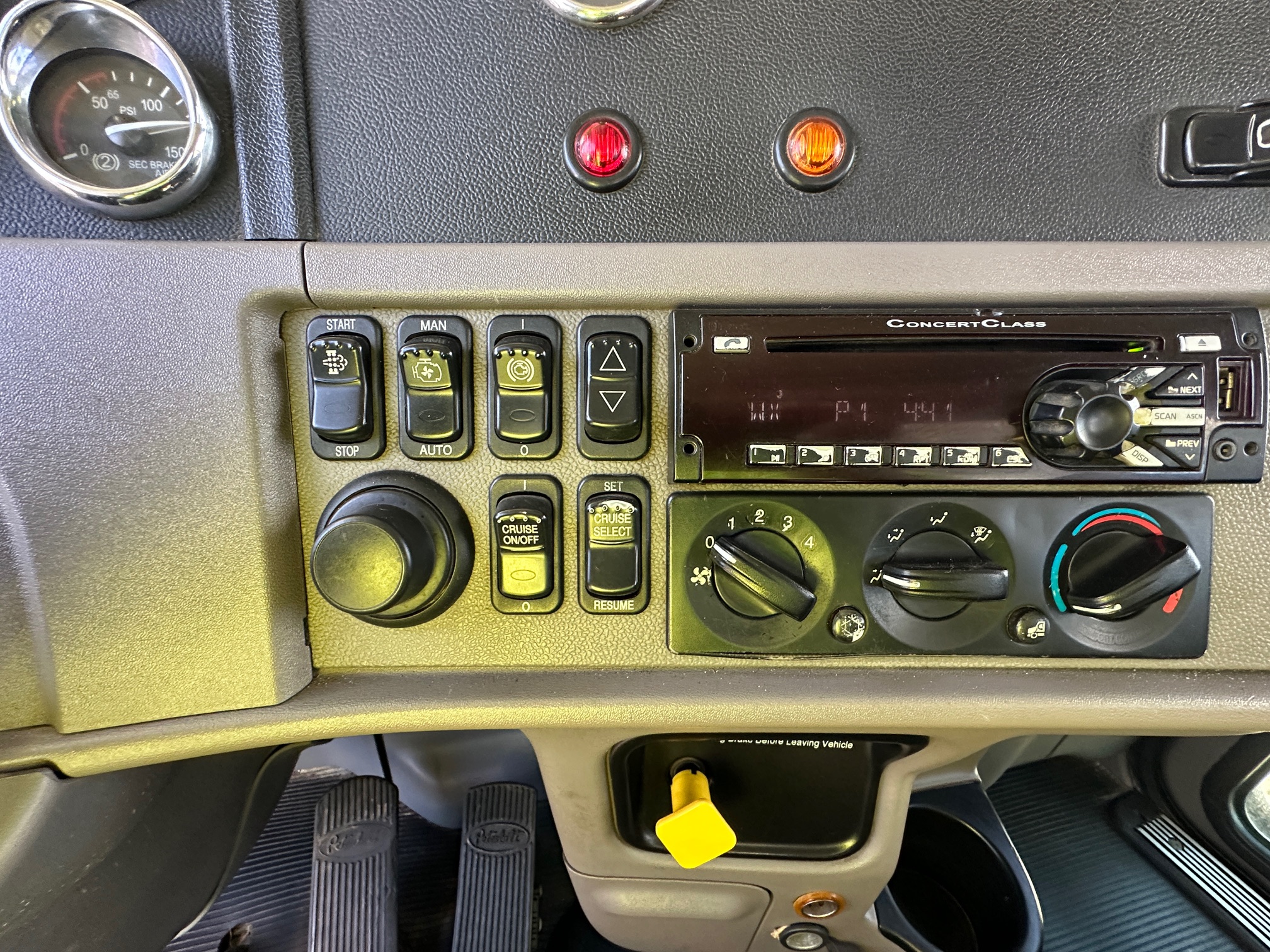 2016 PETERBILT 365 - Image 27