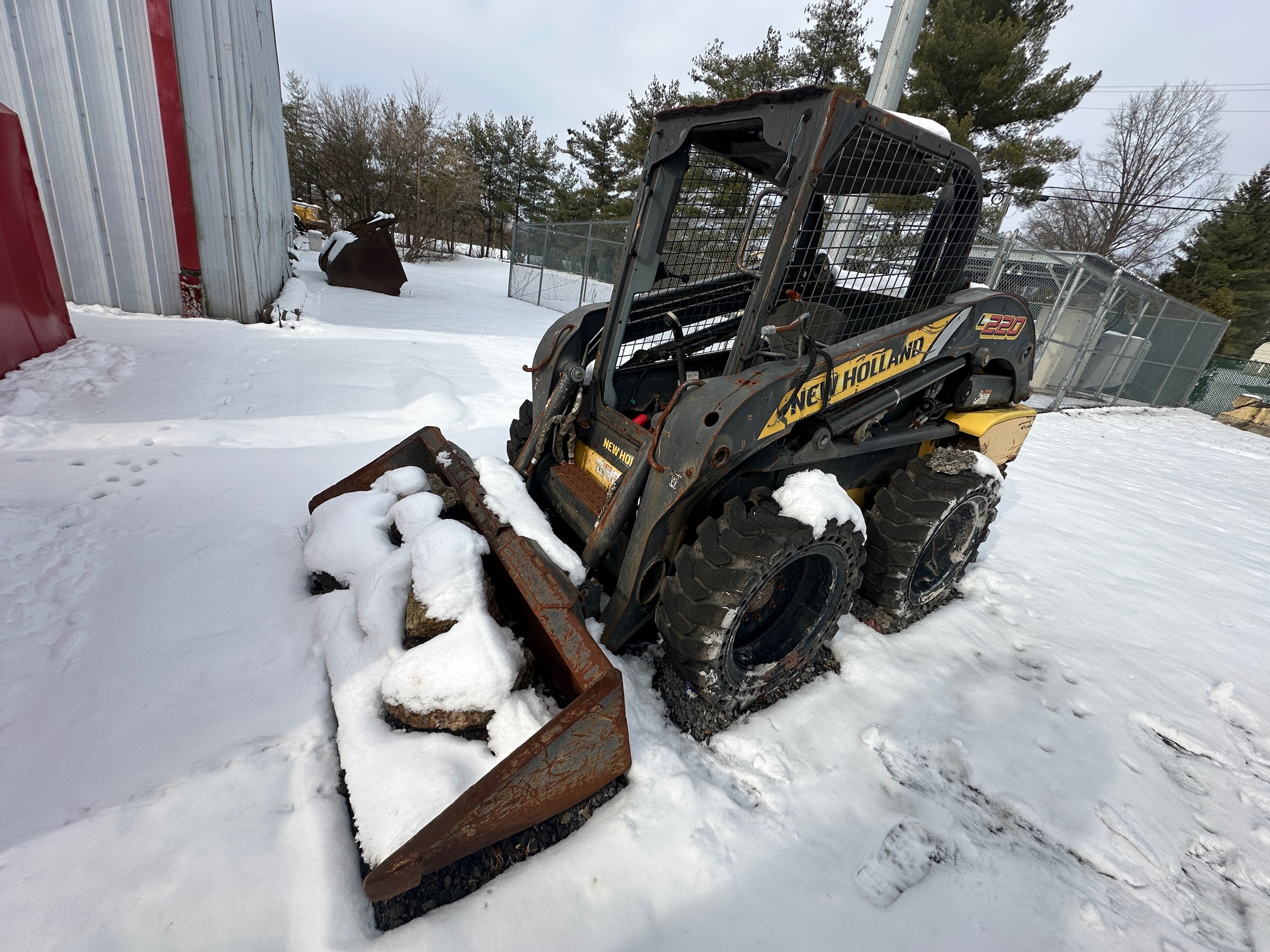 2012 NEW HOLLAND L220 Skid Loader - view 2 of 14