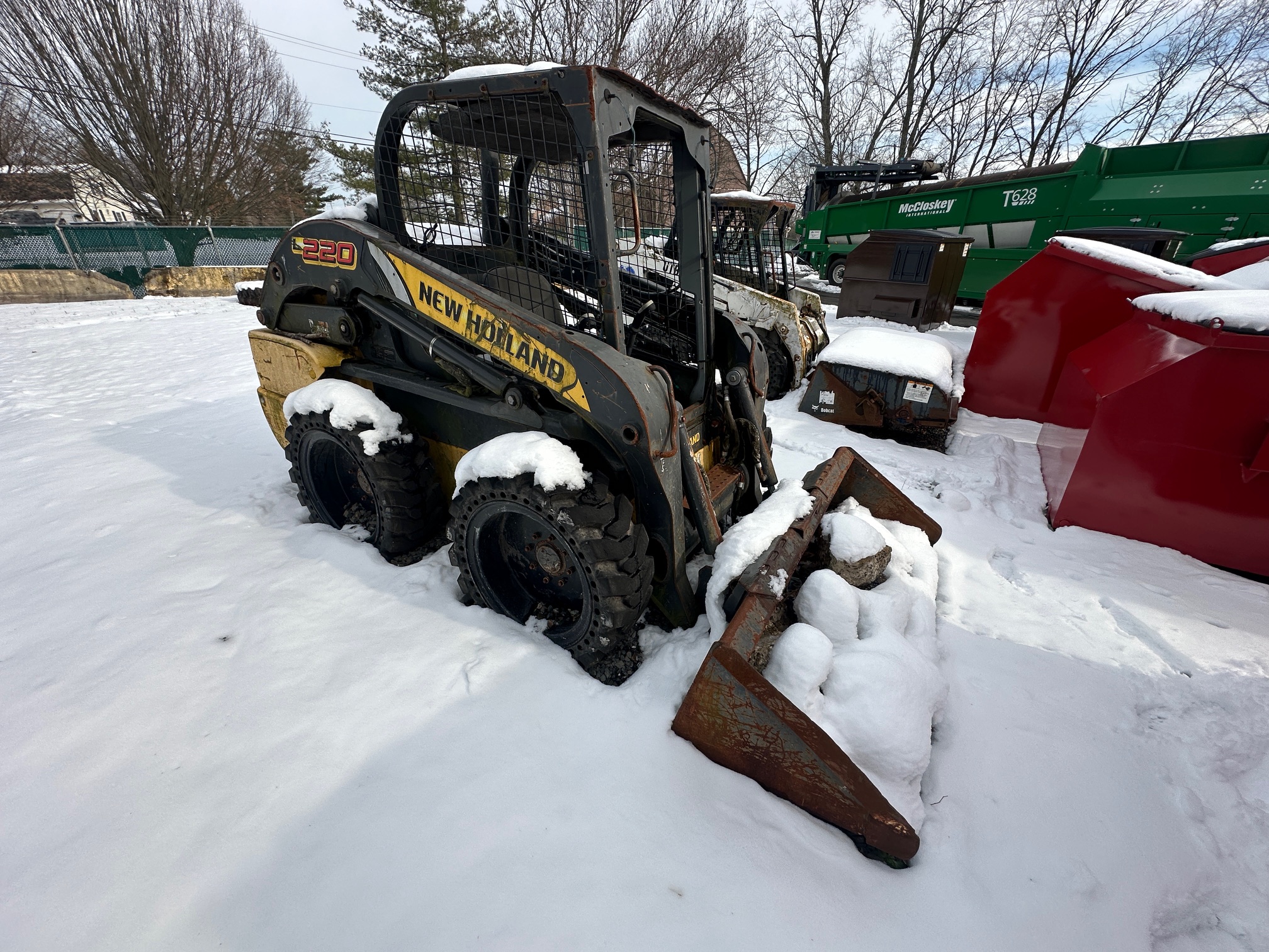 2012 NEW HOLLAND L220 Skid Loader - view 4 of 14