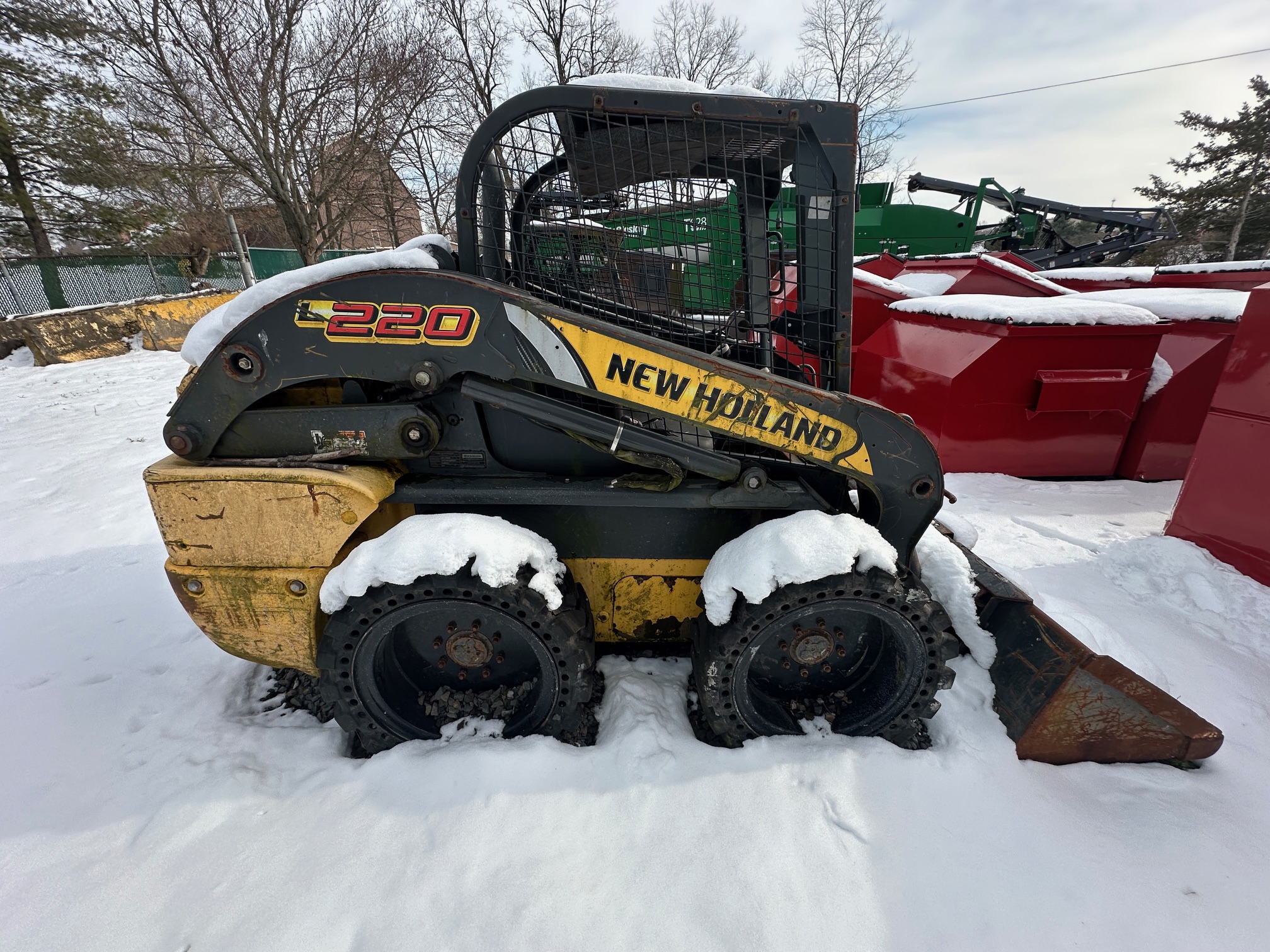 2012 NEW HOLLAND L220 Skid Loader - view 5 of 14
