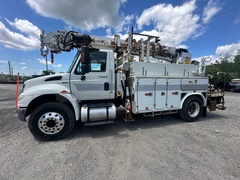 2011 INTERNATIONAL 4400 Digger Derrick - Image 3