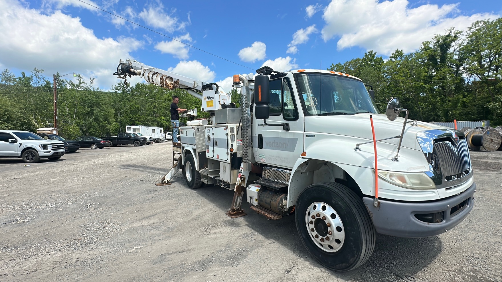 2011 INTERNATIONAL 4400 Digger Derrick - Image 5