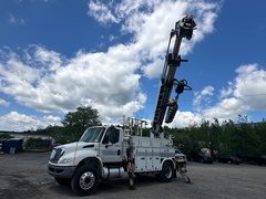 2011 INTERNATIONAL 4400 Digger Derrick - Image 1