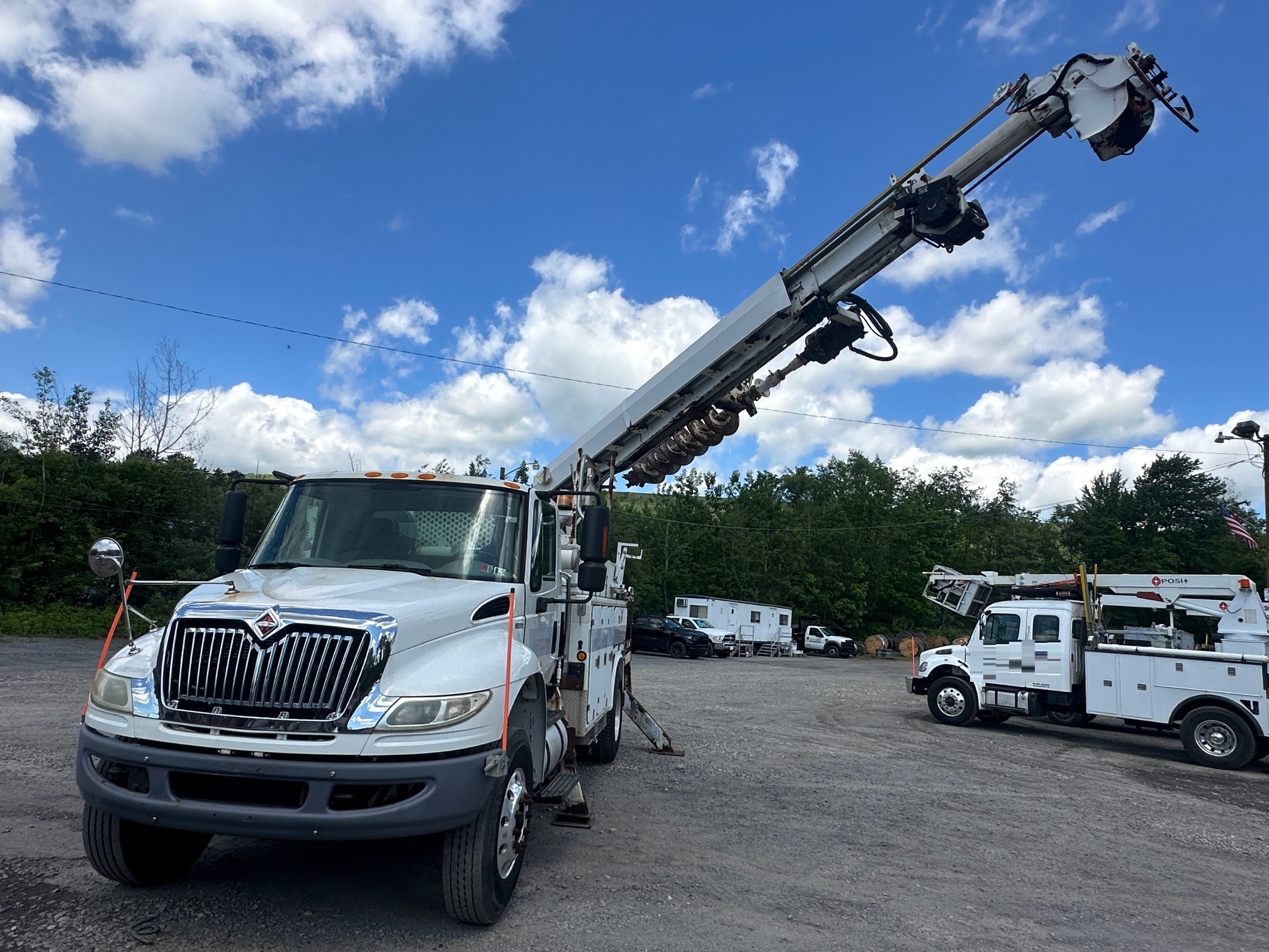 2011 INTERNATIONAL 4400 Digger Derrick - Image 9