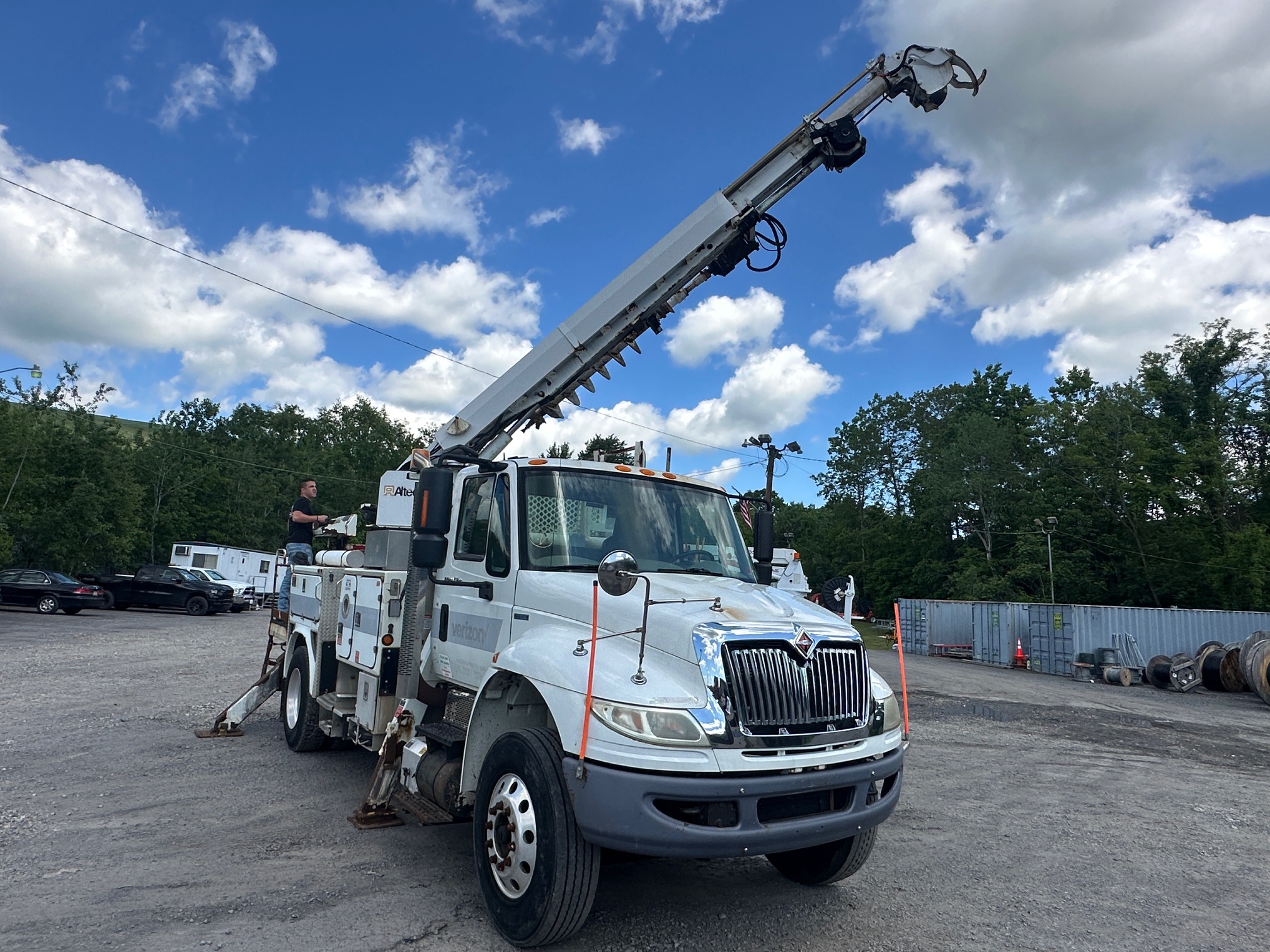 2011 INTERNATIONAL 4400 Digger Derrick - Image 10