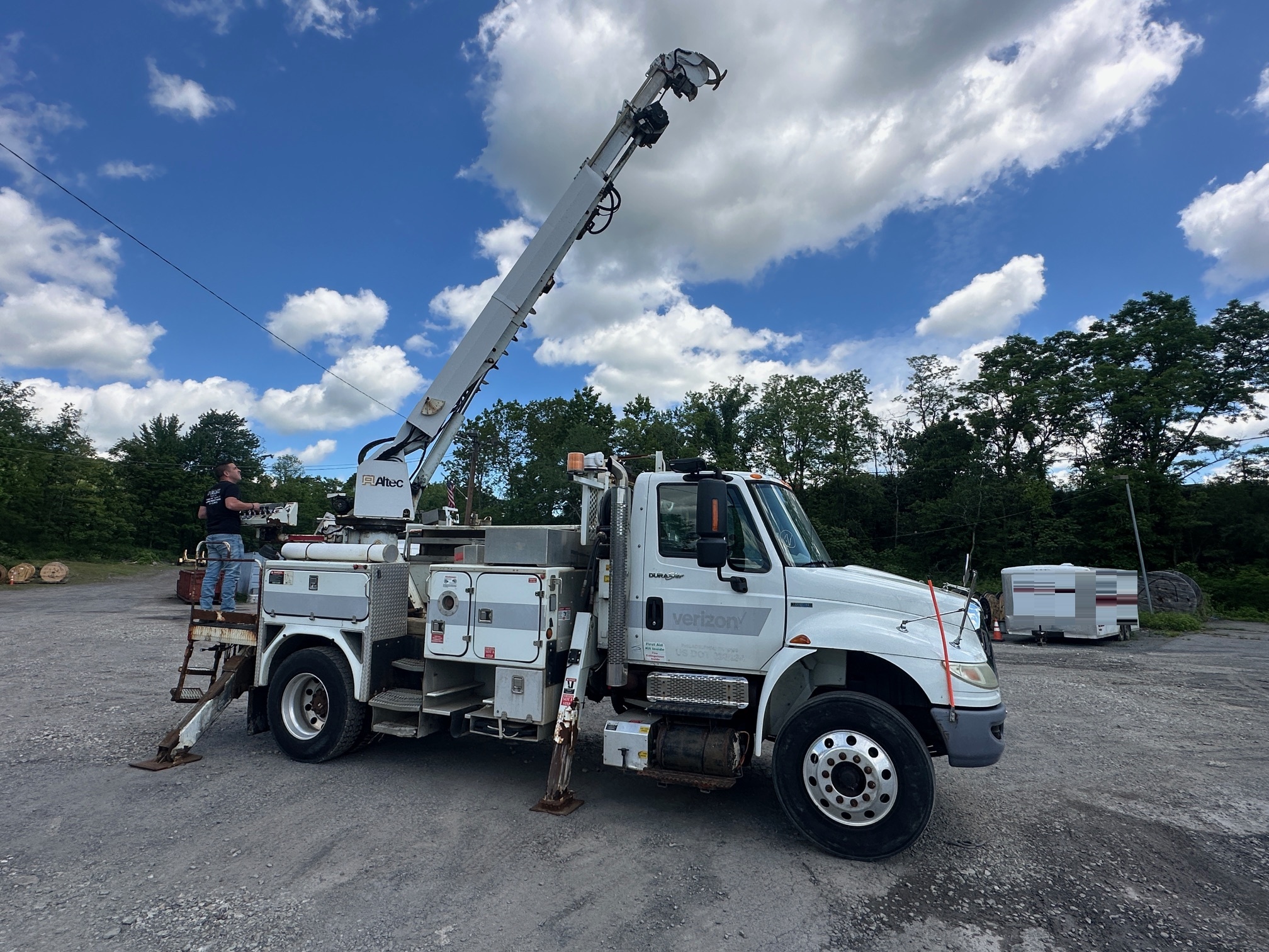 2011 INTERNATIONAL 4400 Digger Derrick - view 11 of 40