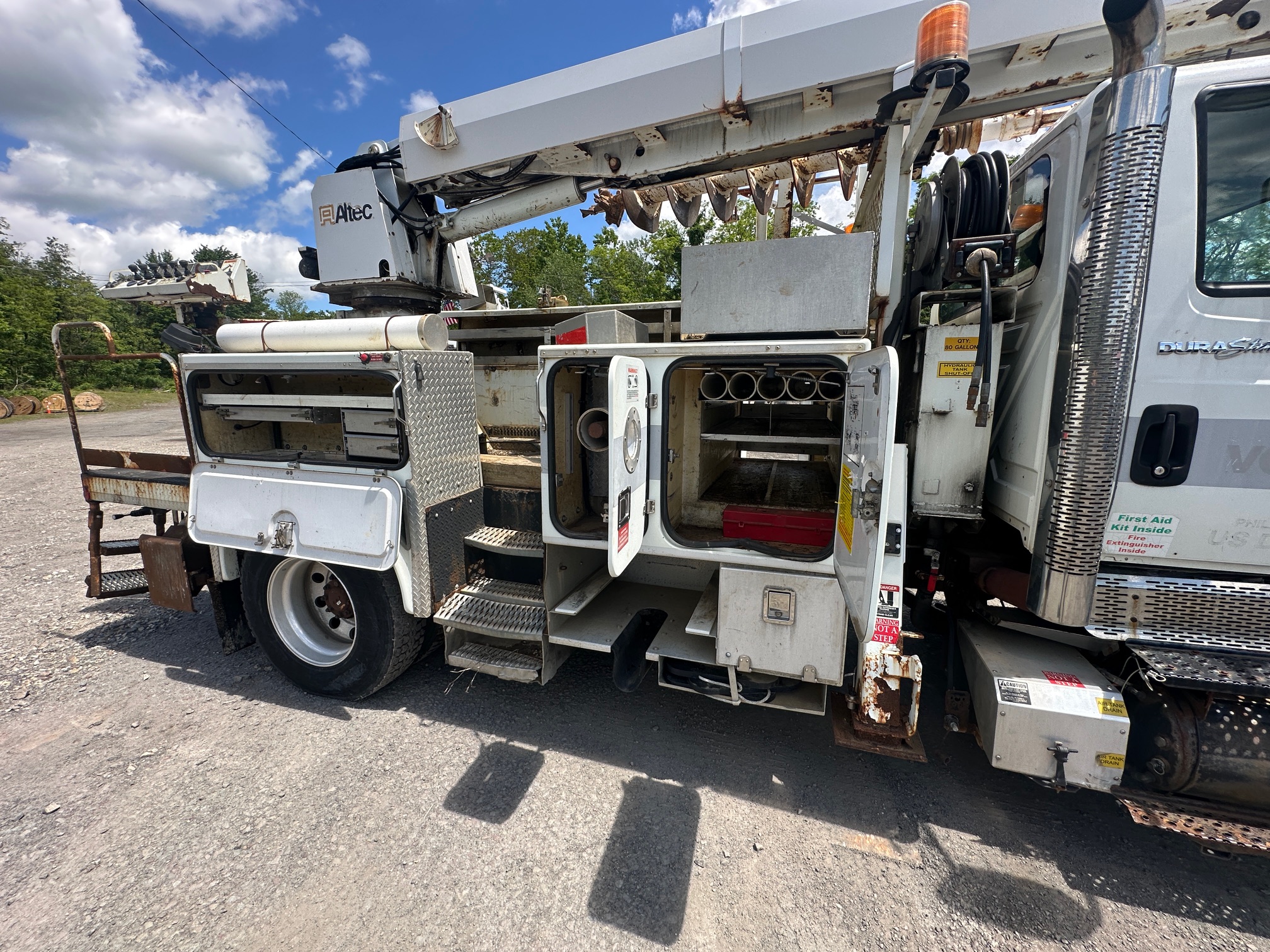 2011 INTERNATIONAL 4400 Digger Derrick - Image 14