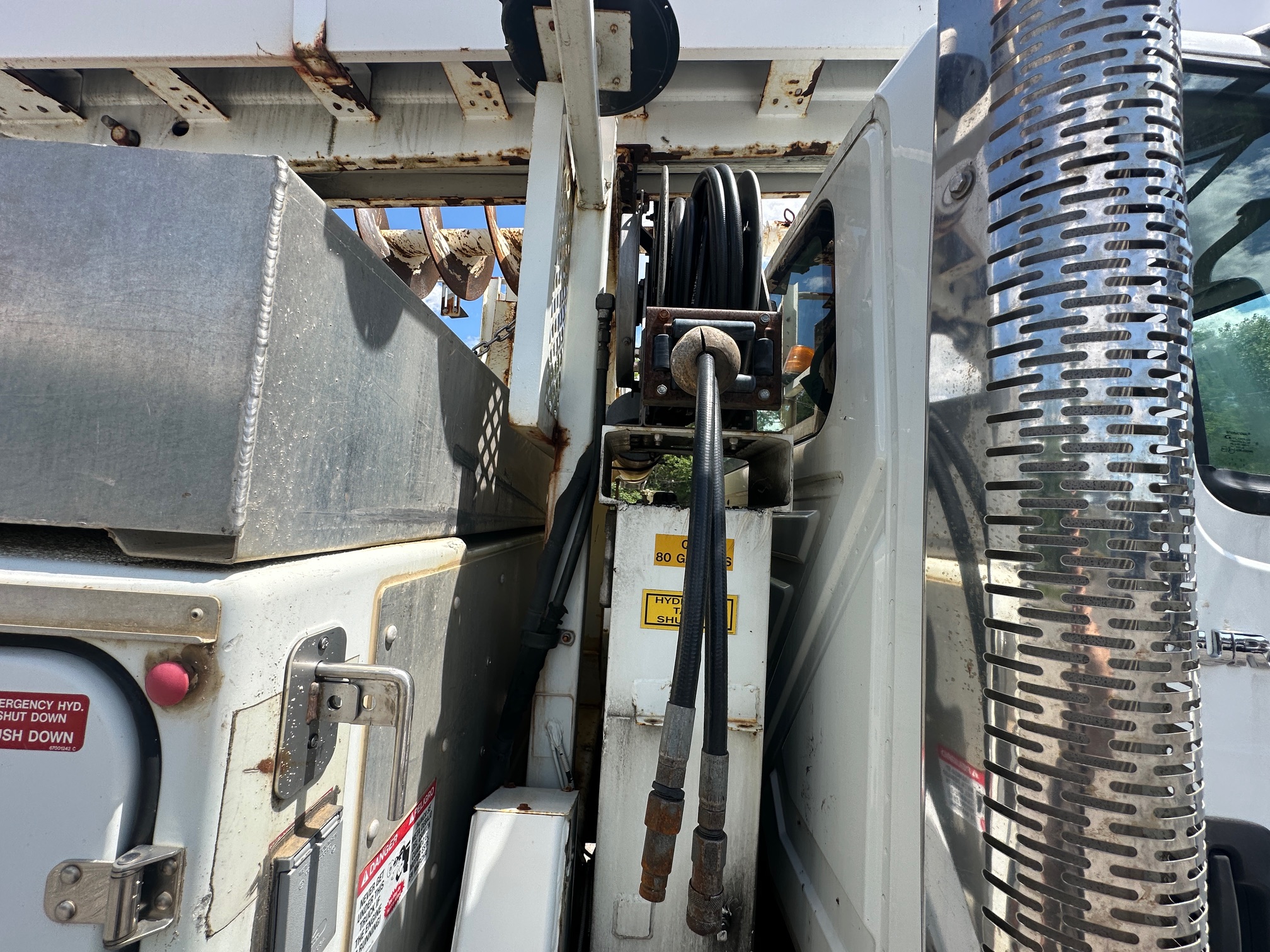 2011 INTERNATIONAL 4400 Digger Derrick - Image 22