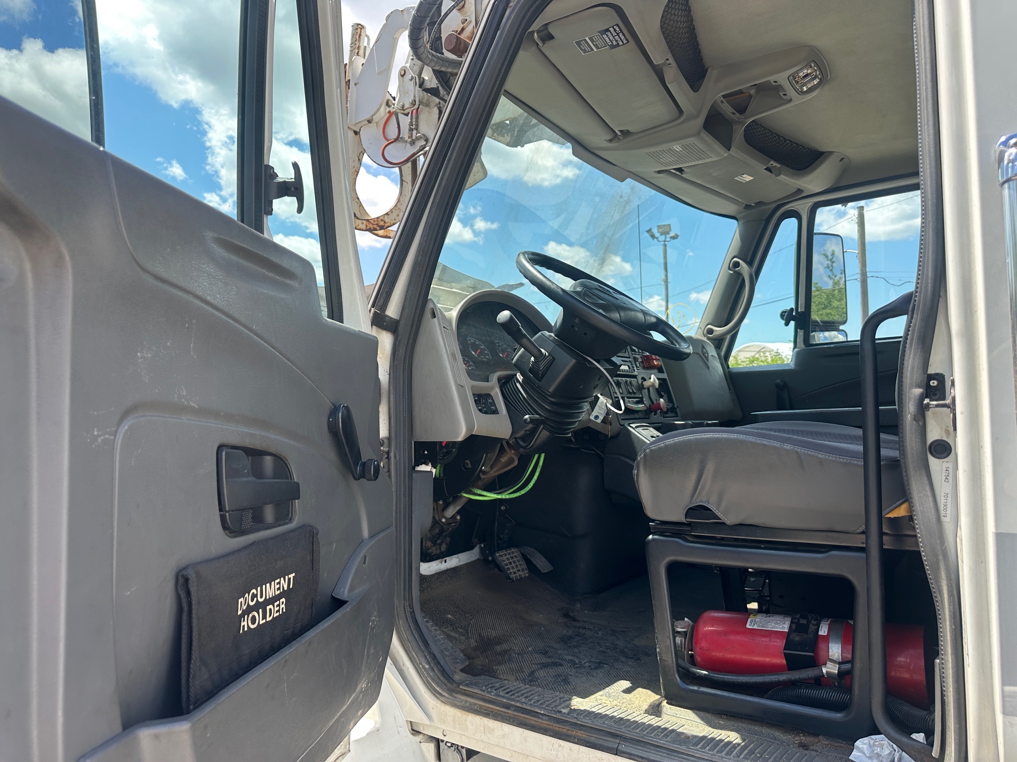 2011 INTERNATIONAL 4400 Digger Derrick - Image 27