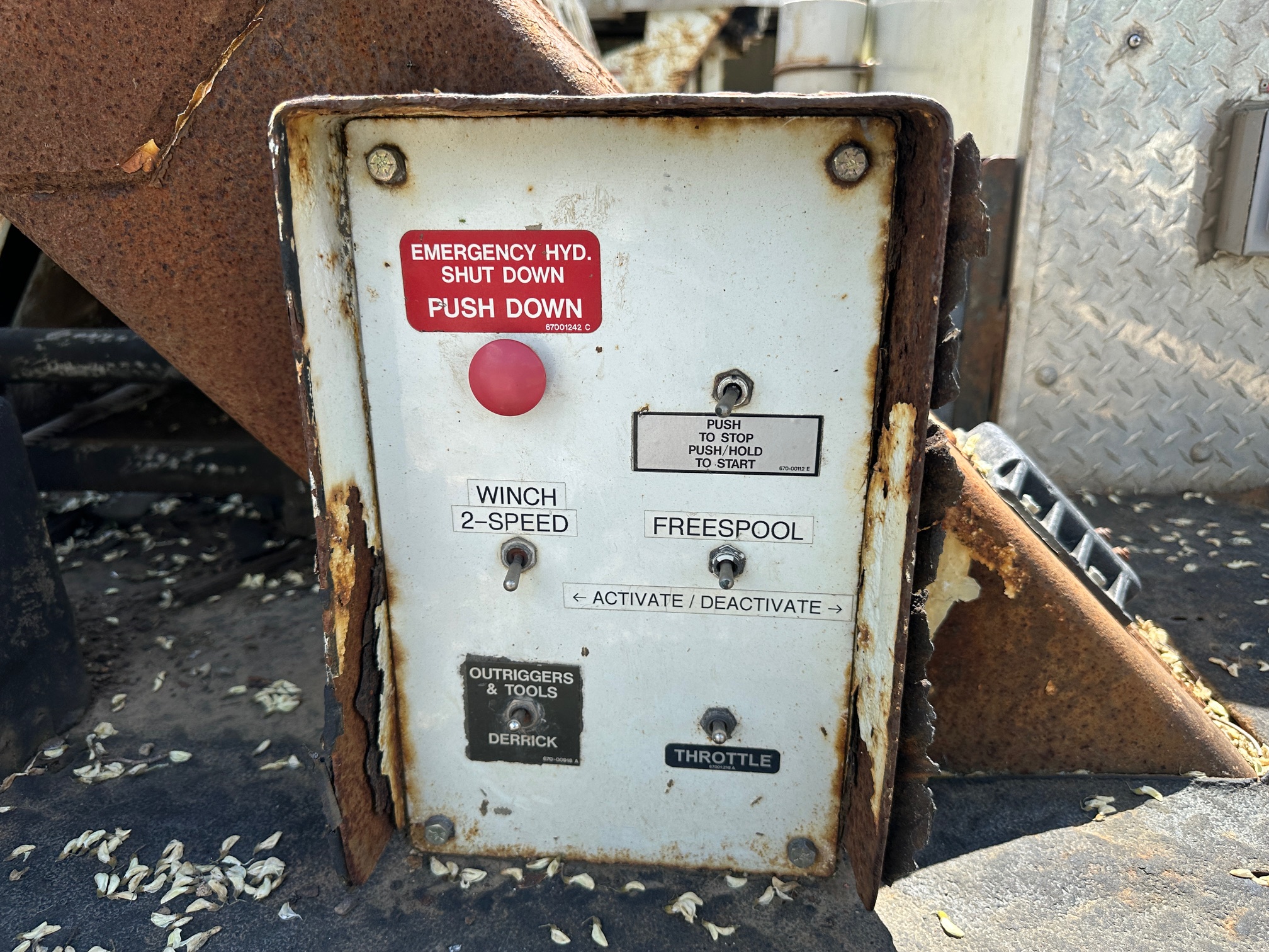 2011 INTERNATIONAL 4400 Digger Derrick - Image 36