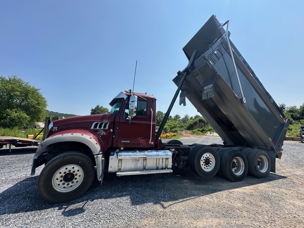 2020 MACK Granite GR64F