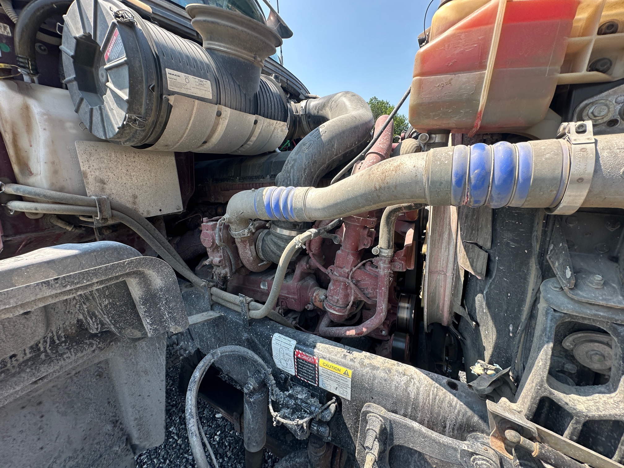 2020 MACK Granite GR64F - Image 17