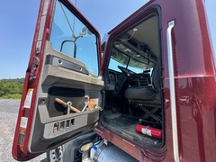 2020 MACK Granite GR64F - Image 31