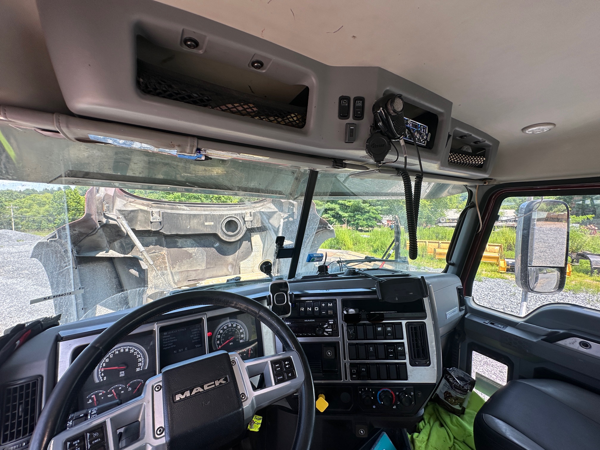 2020 MACK Granite GR64F - Image 39