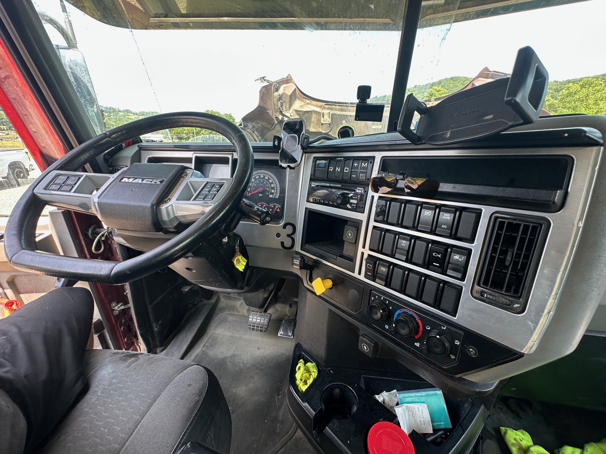 2020 MACK Granite GR64F - Image 41