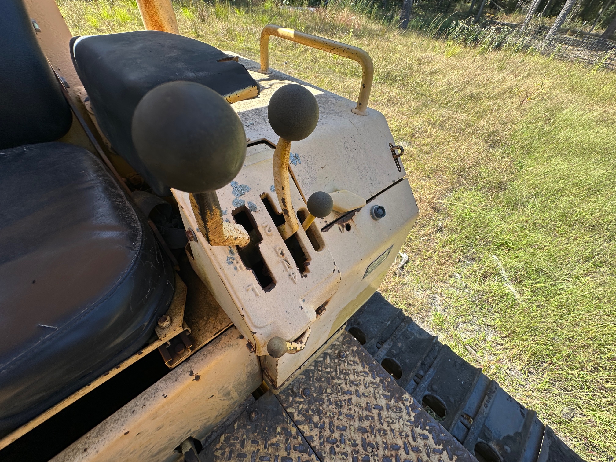 1987 DEERE 450E - Image 17