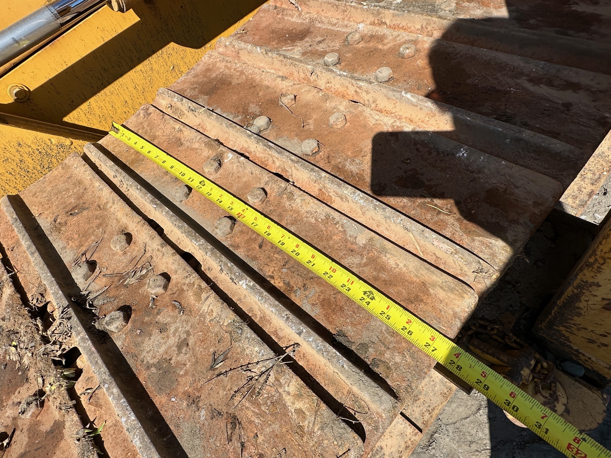 2005 DEERE 650J LGP - Image 24