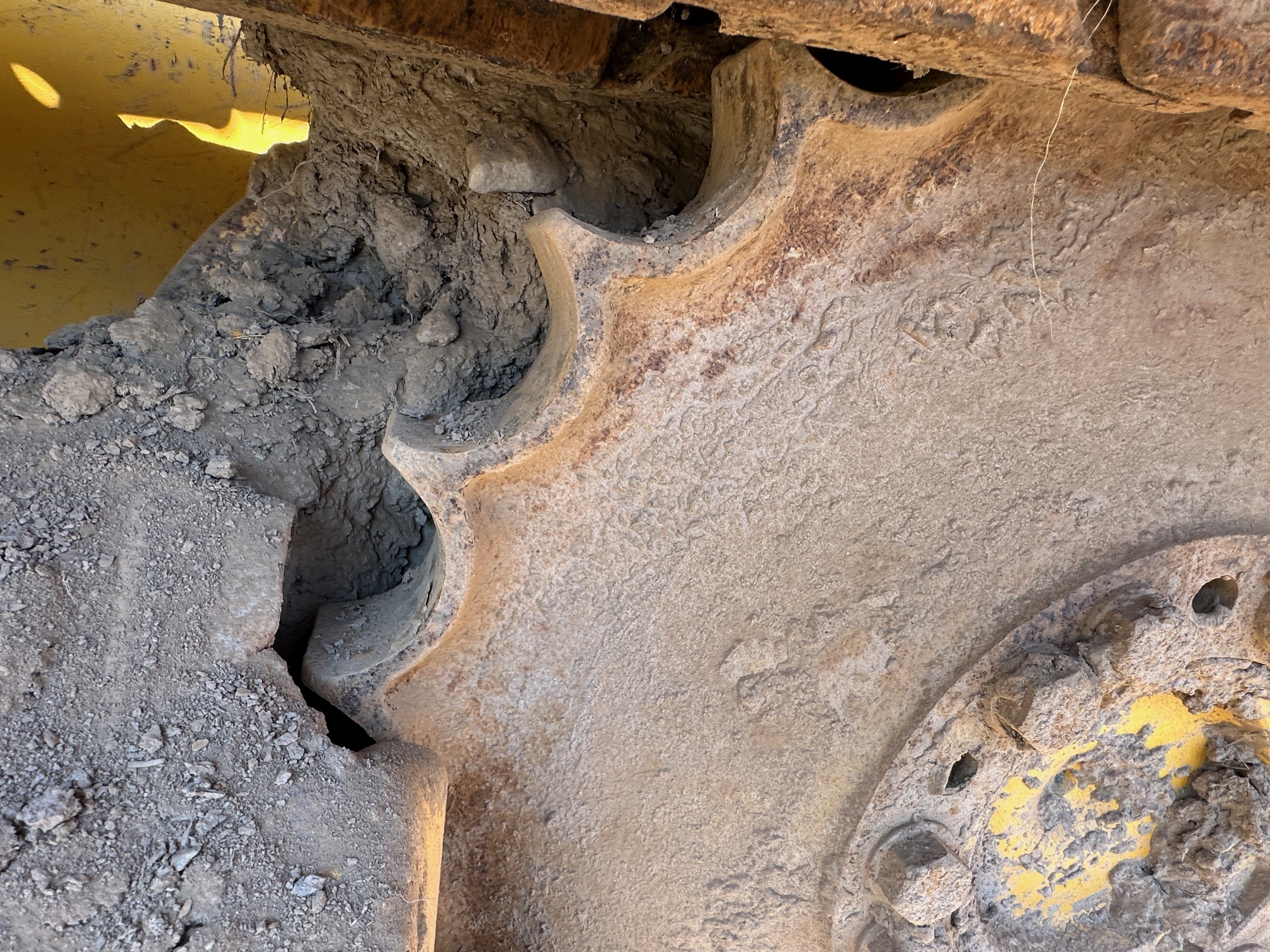 2005 DEERE 650J LGP - Image 26