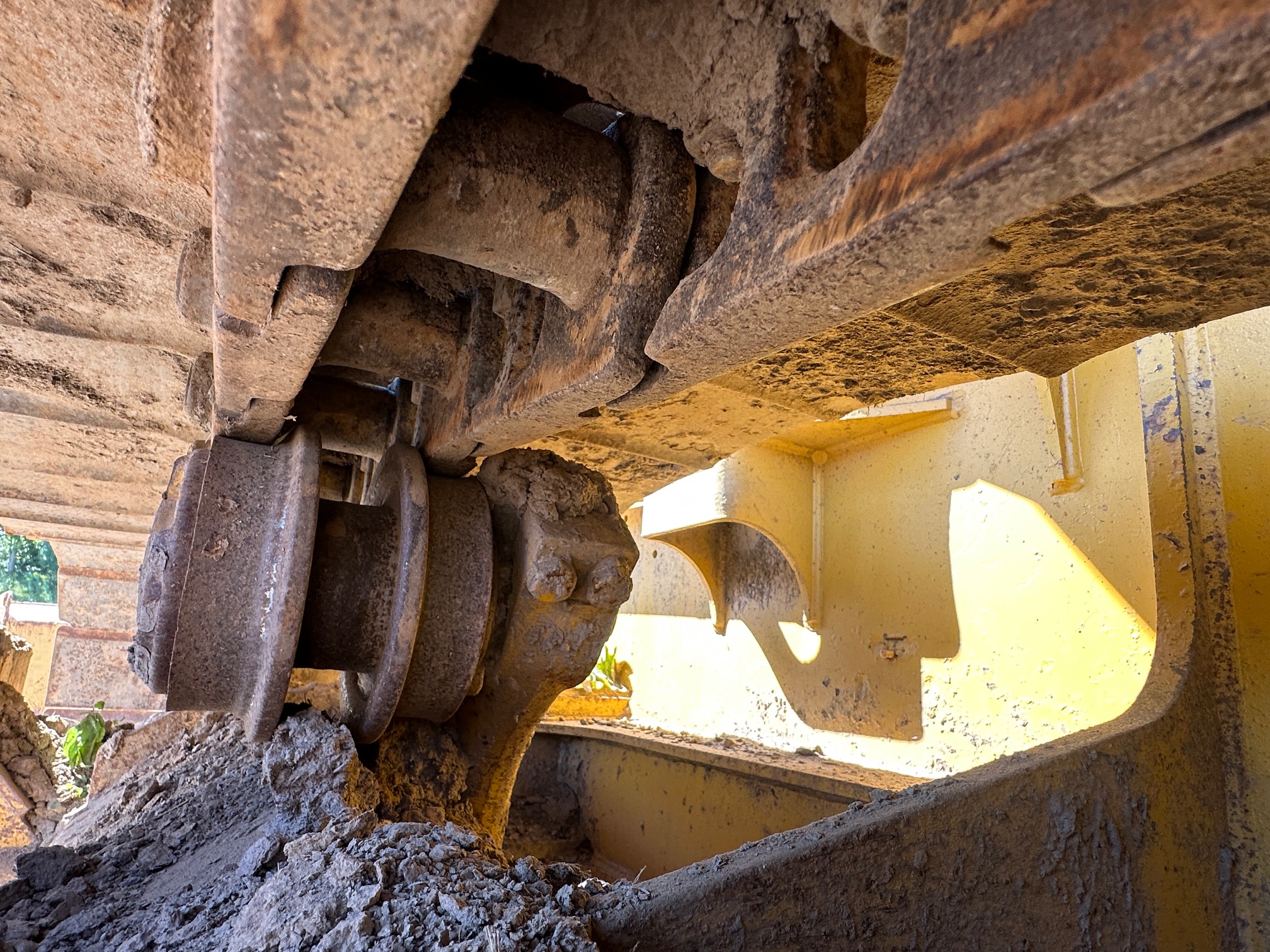 2005 DEERE 650J LGP - Image 27