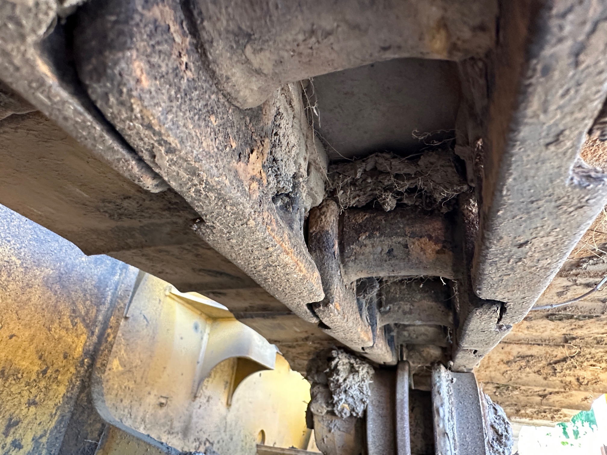 2005 DEERE 650J LGP - Image 31