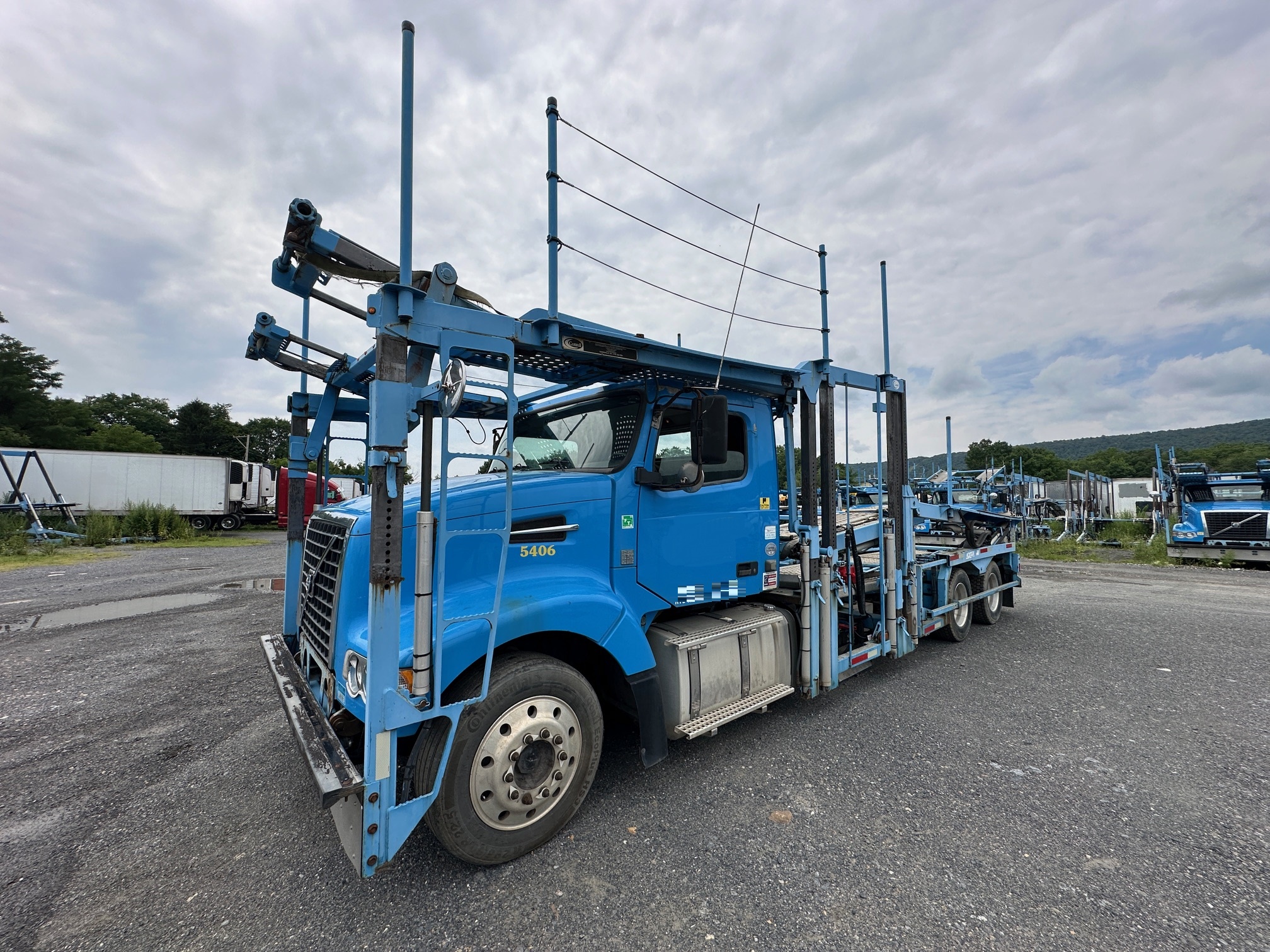 2014 VOLVO VAH64430 Car Hauler - Image 2