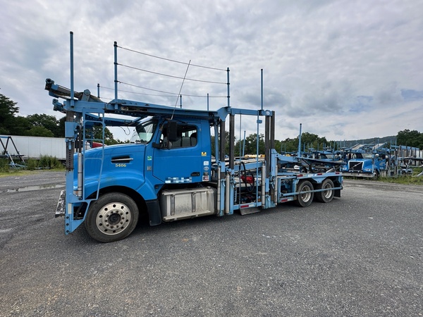 2014 VOLVO VAH64430 Car Hauler
