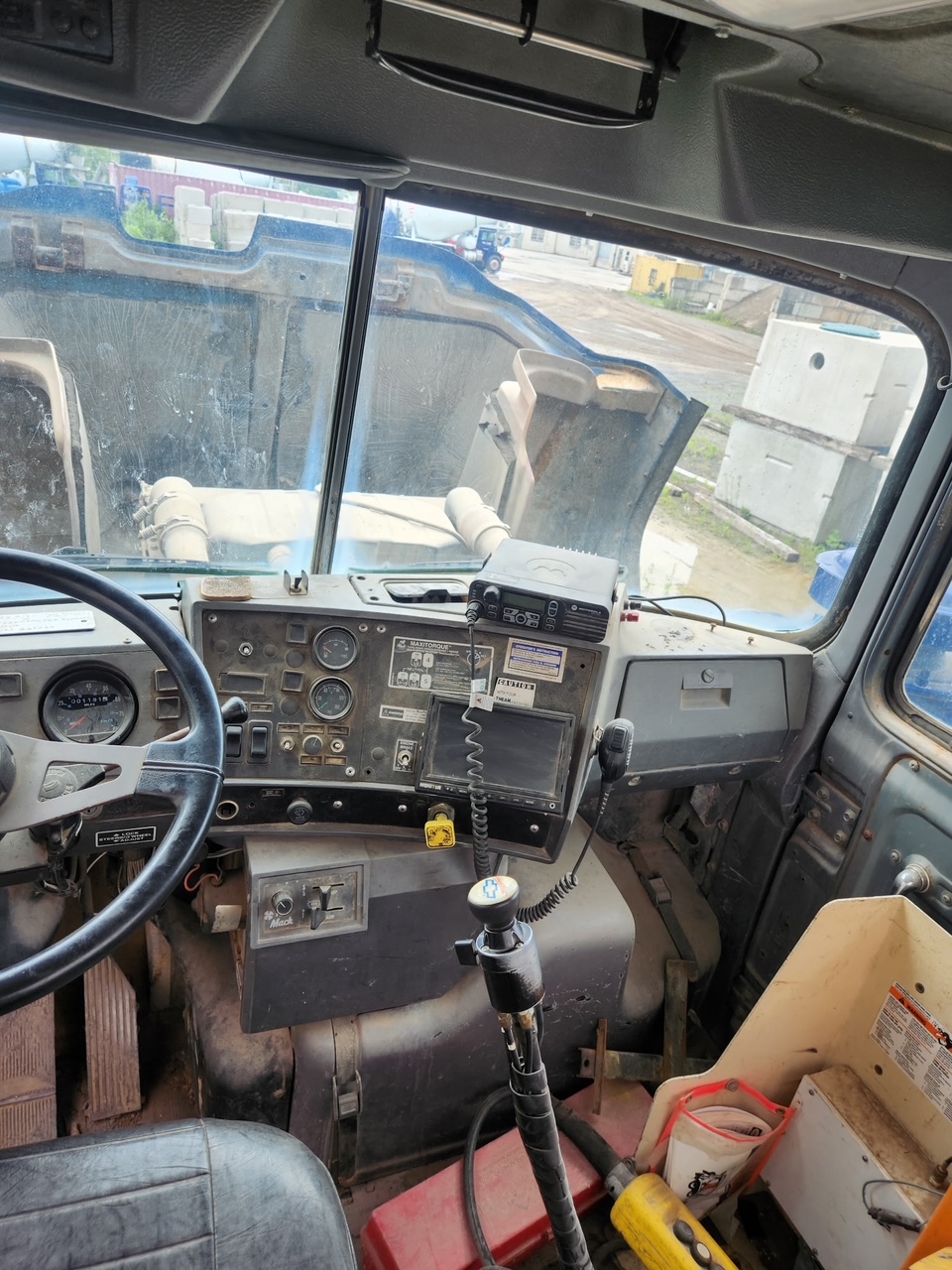 2001 MACK DM690S Conveyor - view 12 of 23