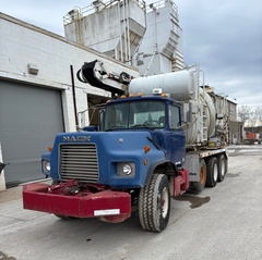 2001 MACK DM690S Conveyor - Image 2